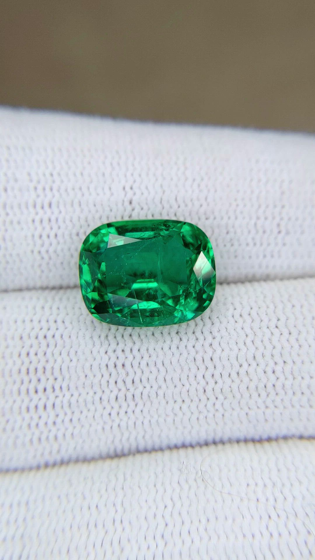 6.57 Ct. Emerald from Zambia Size Video