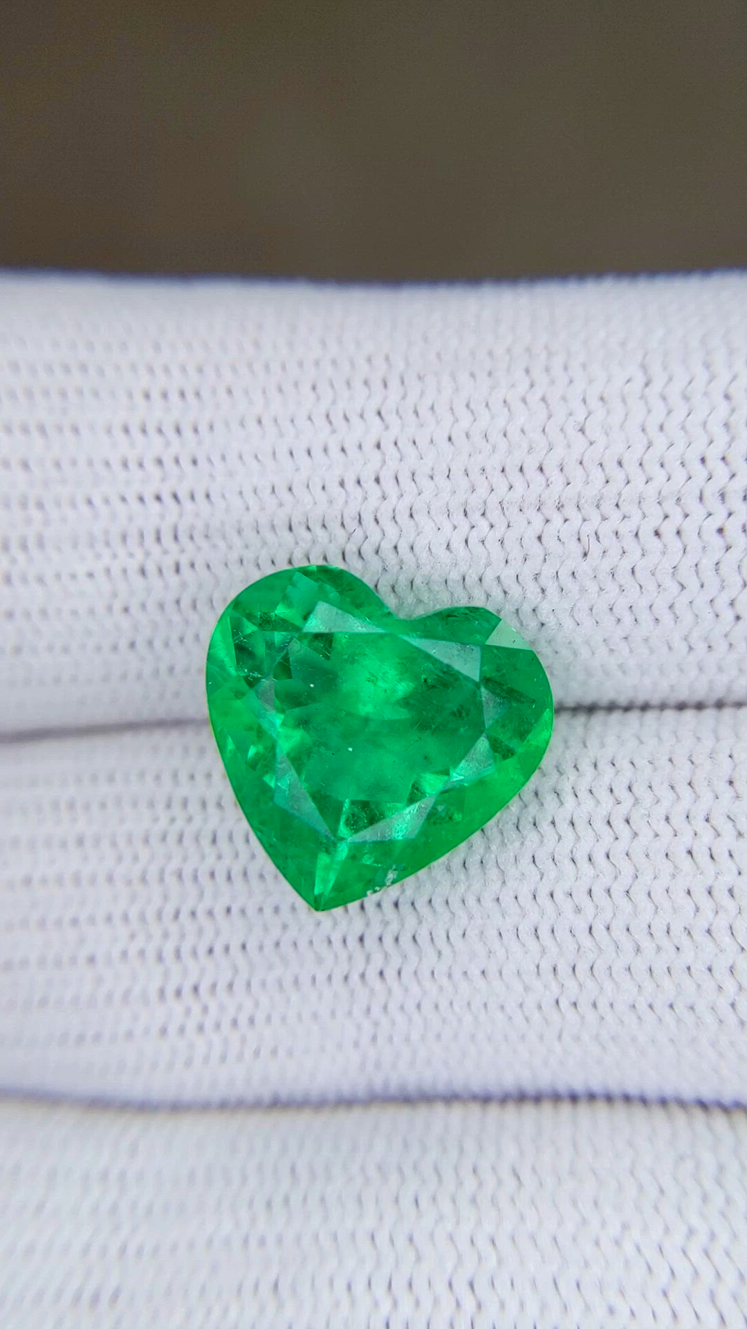7.20 Ct. Emerald from Colombia Size Video