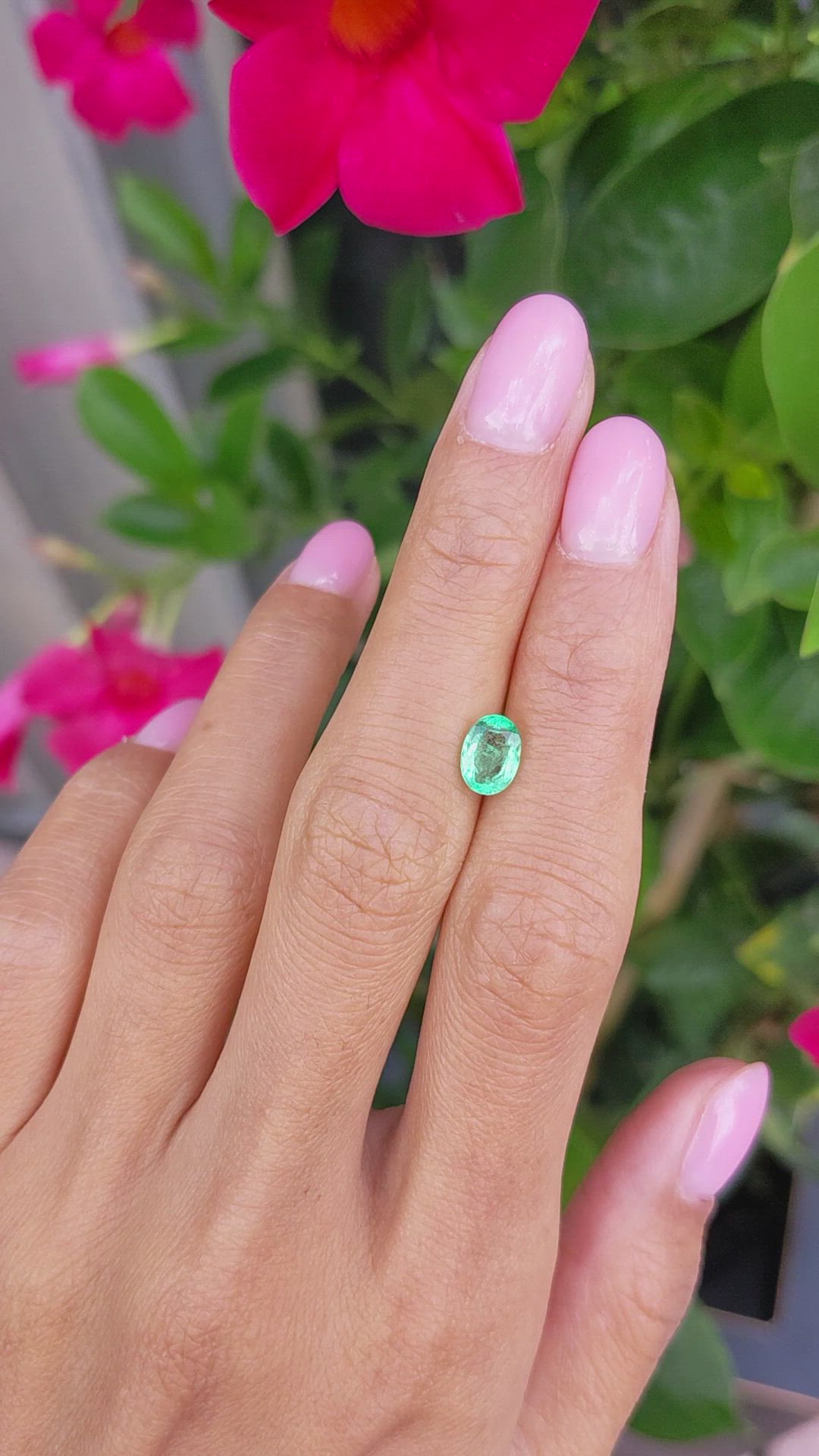 0.91 Ct. Emerald from Colombia Size Video