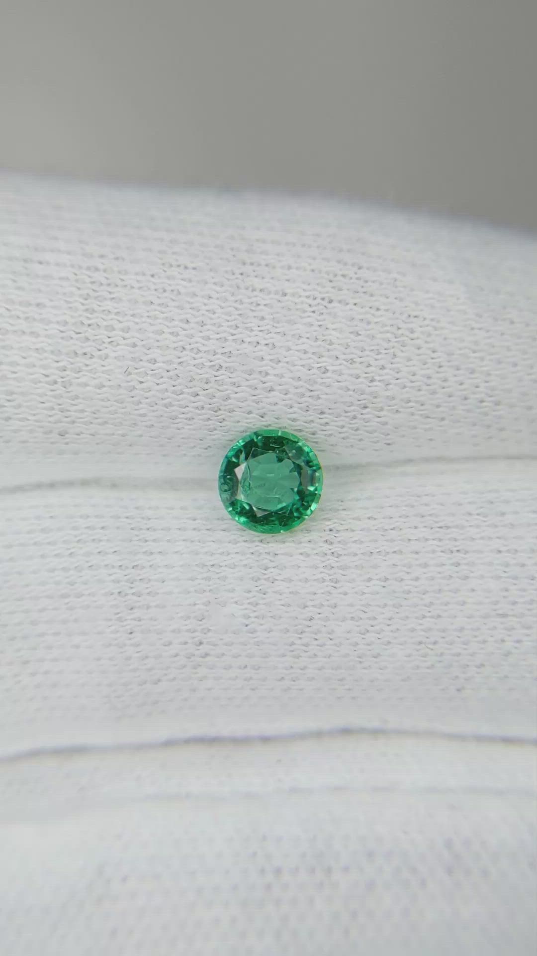 0.67 Ct. Emerald from Zambia Size Video