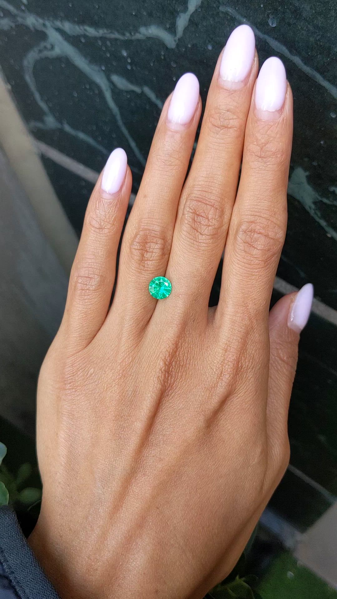 1.00 Ct. Emerald from Brazil Size Video
