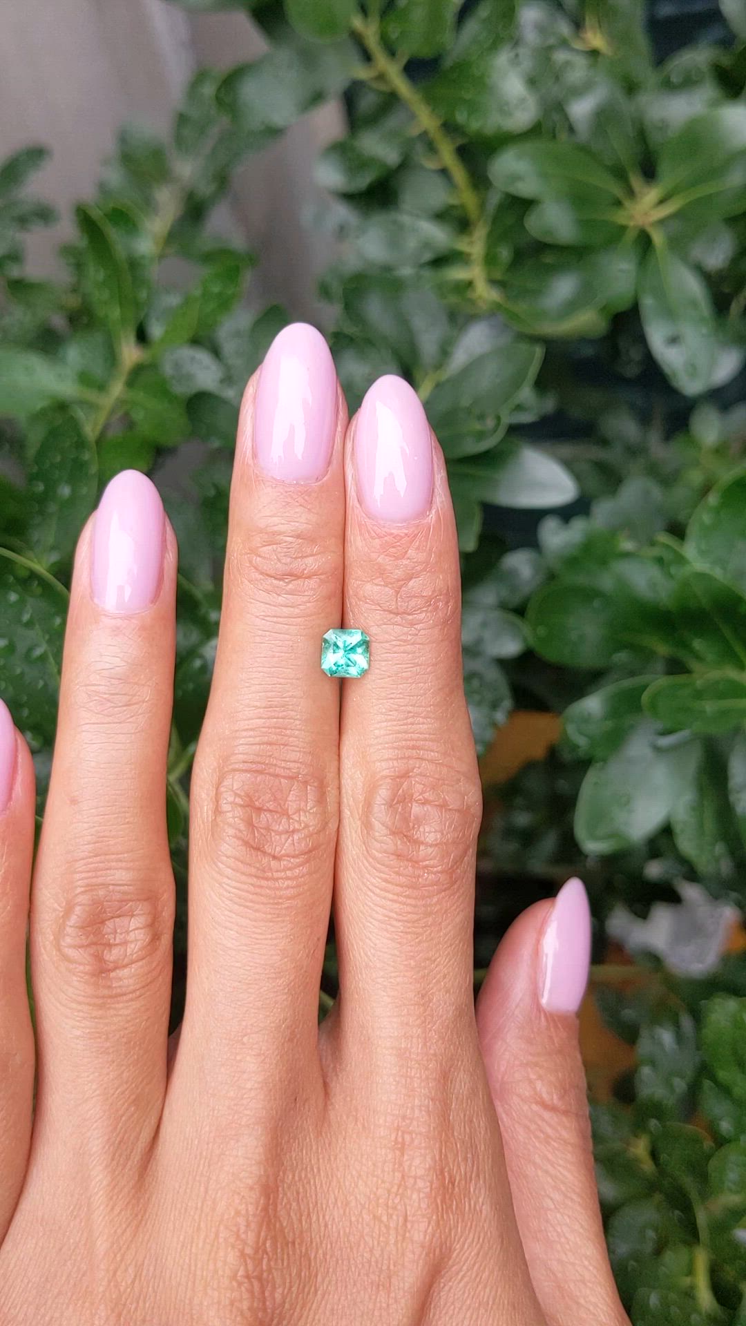 0.70 Ct. Emerald from Brazil Size Video