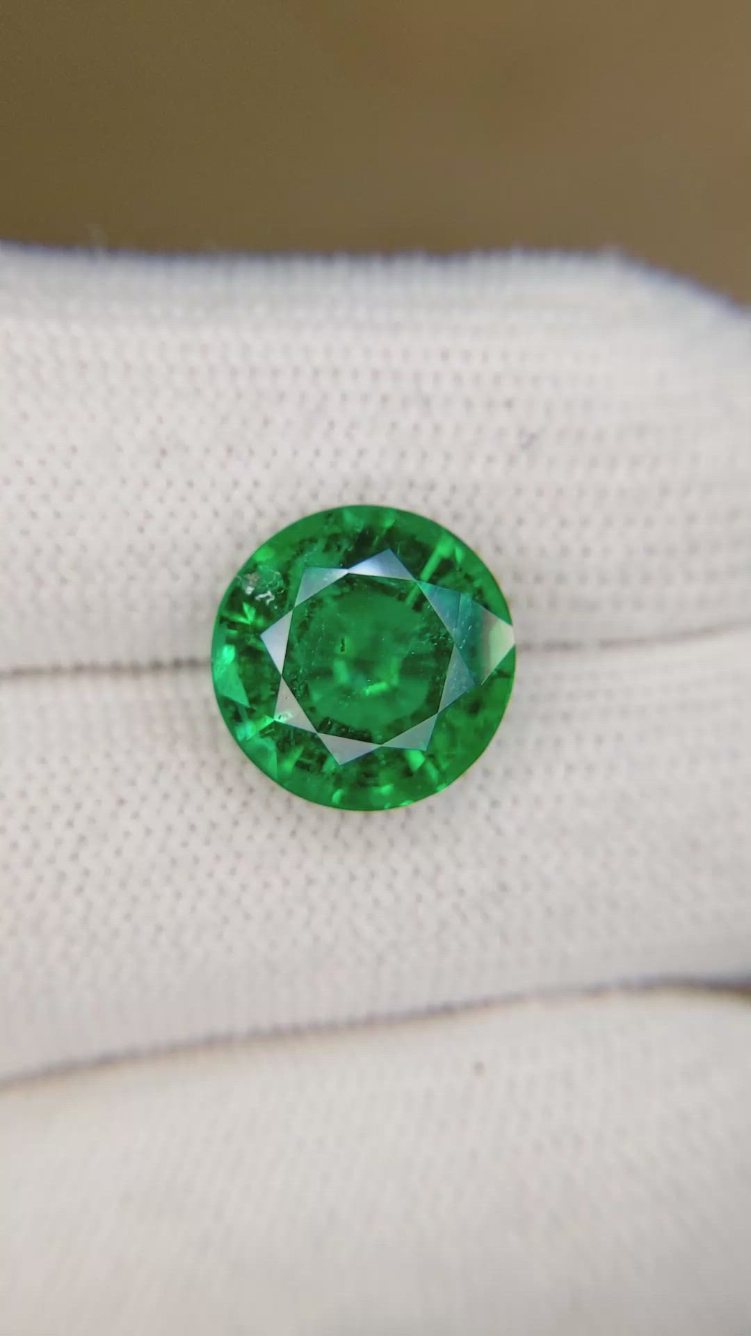 6.69 Ct. Emerald from Zambia Size Video