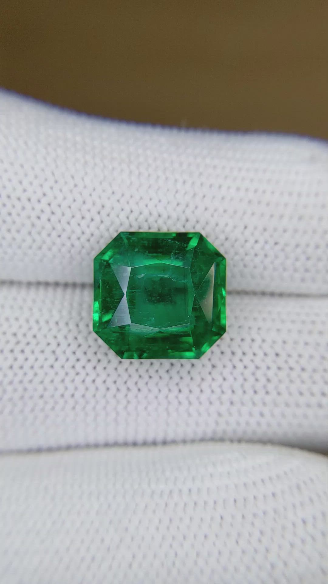 6.79 Ct. Emerald from Zambia Size Video