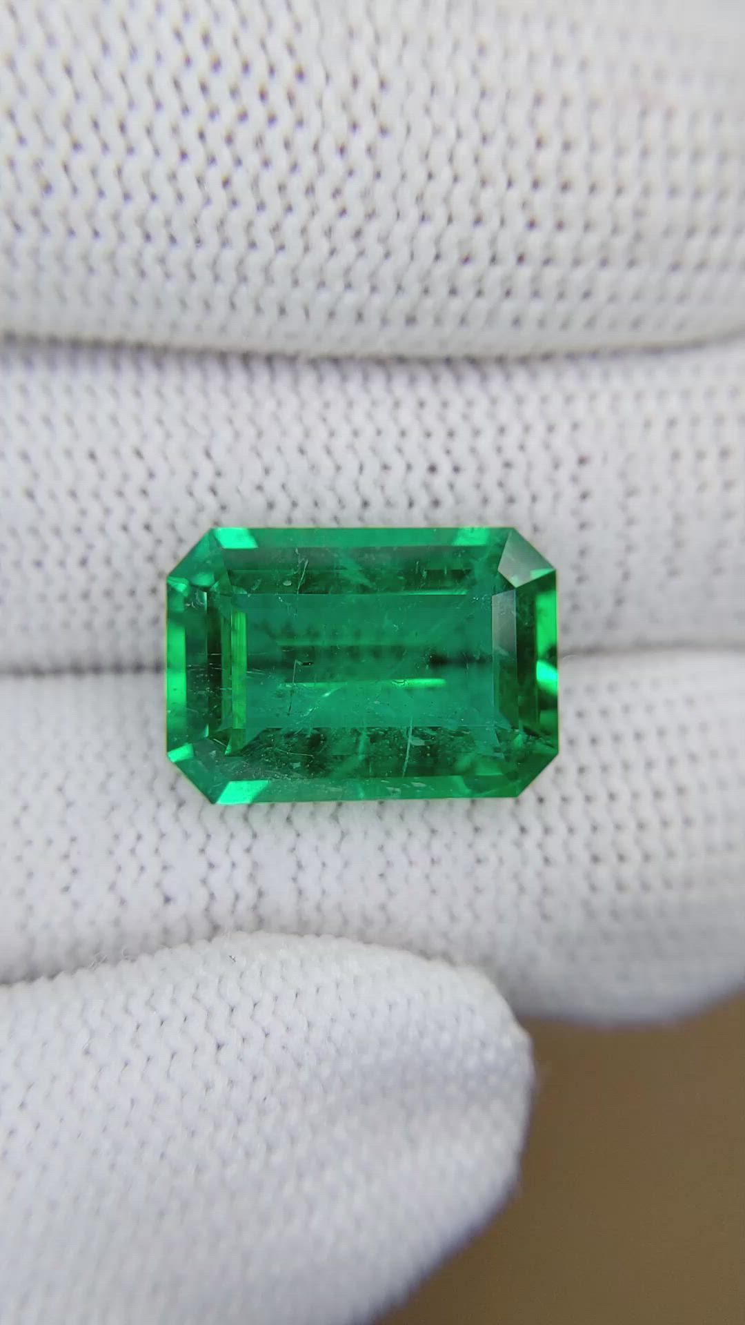 8.78 Ct. Emerald from Zambia Size Video
