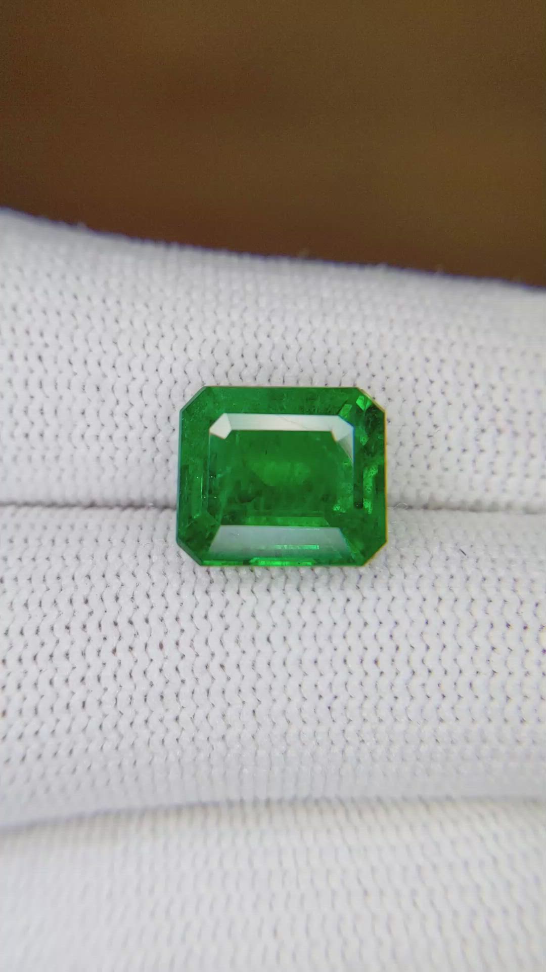 4.72 Ct. Emerald from Zambia Size Video