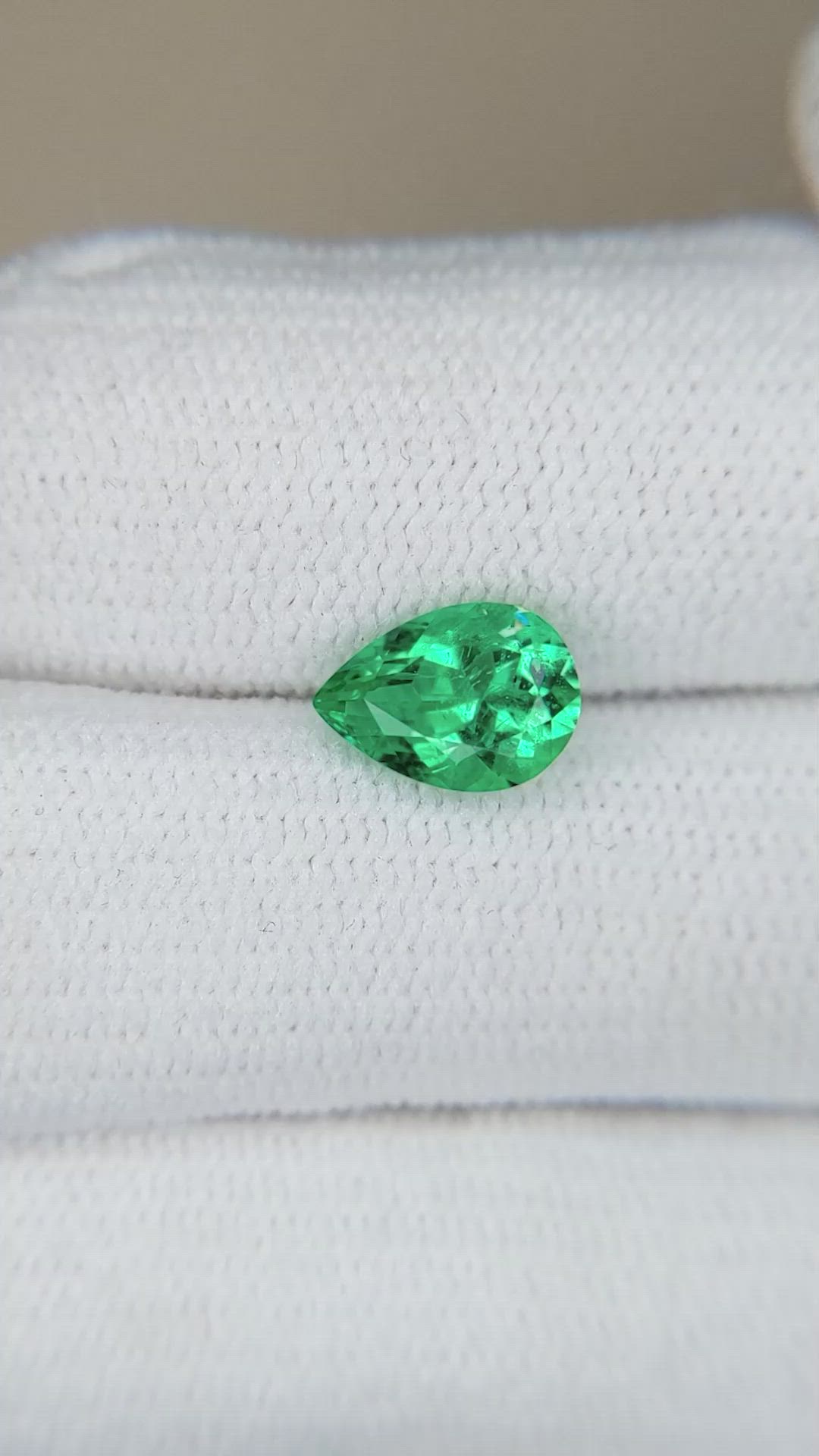 1.03 Ct. Emerald from Russia Size Video