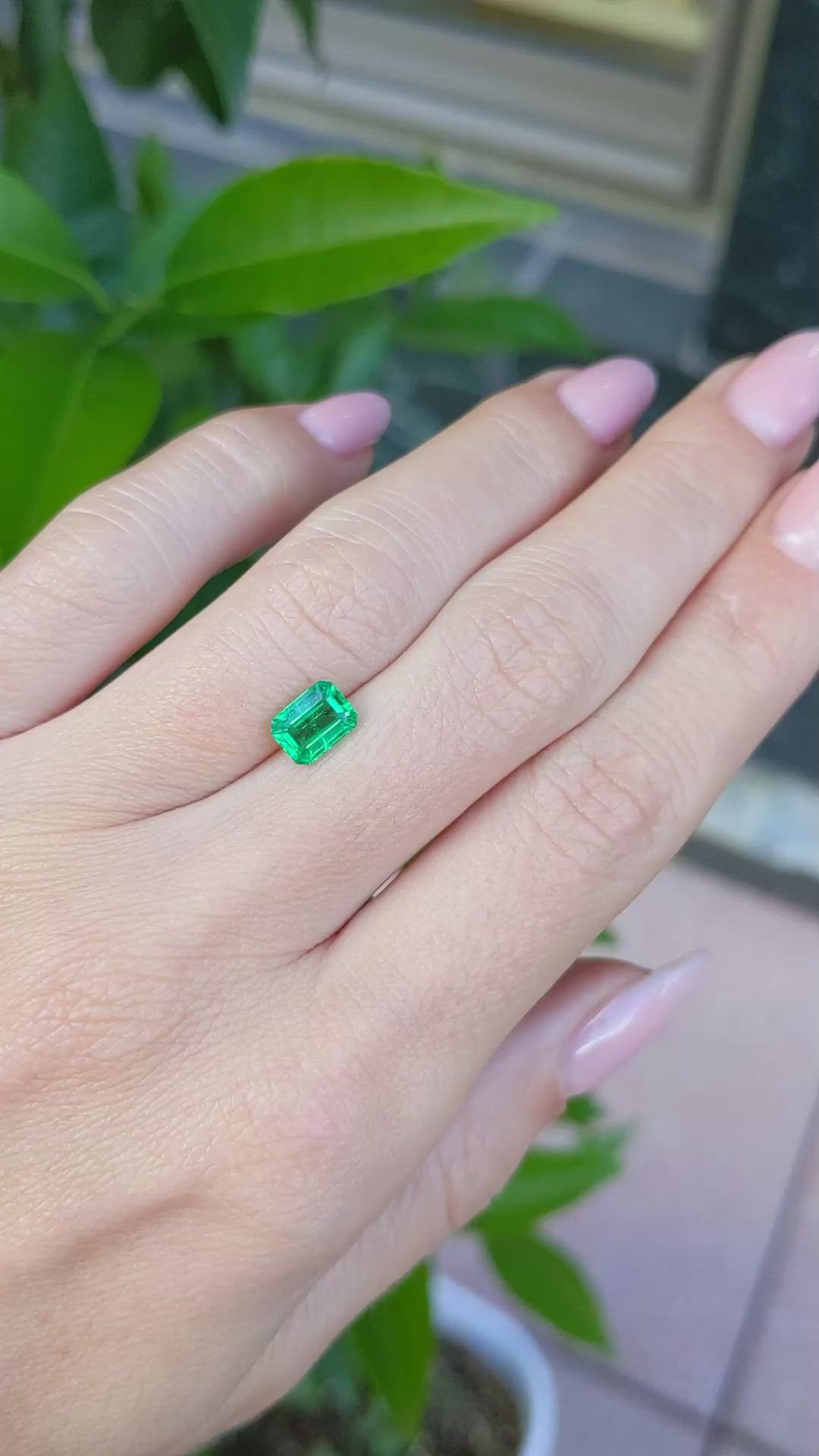 0.91 Ct. Emerald from Zambia Size Video