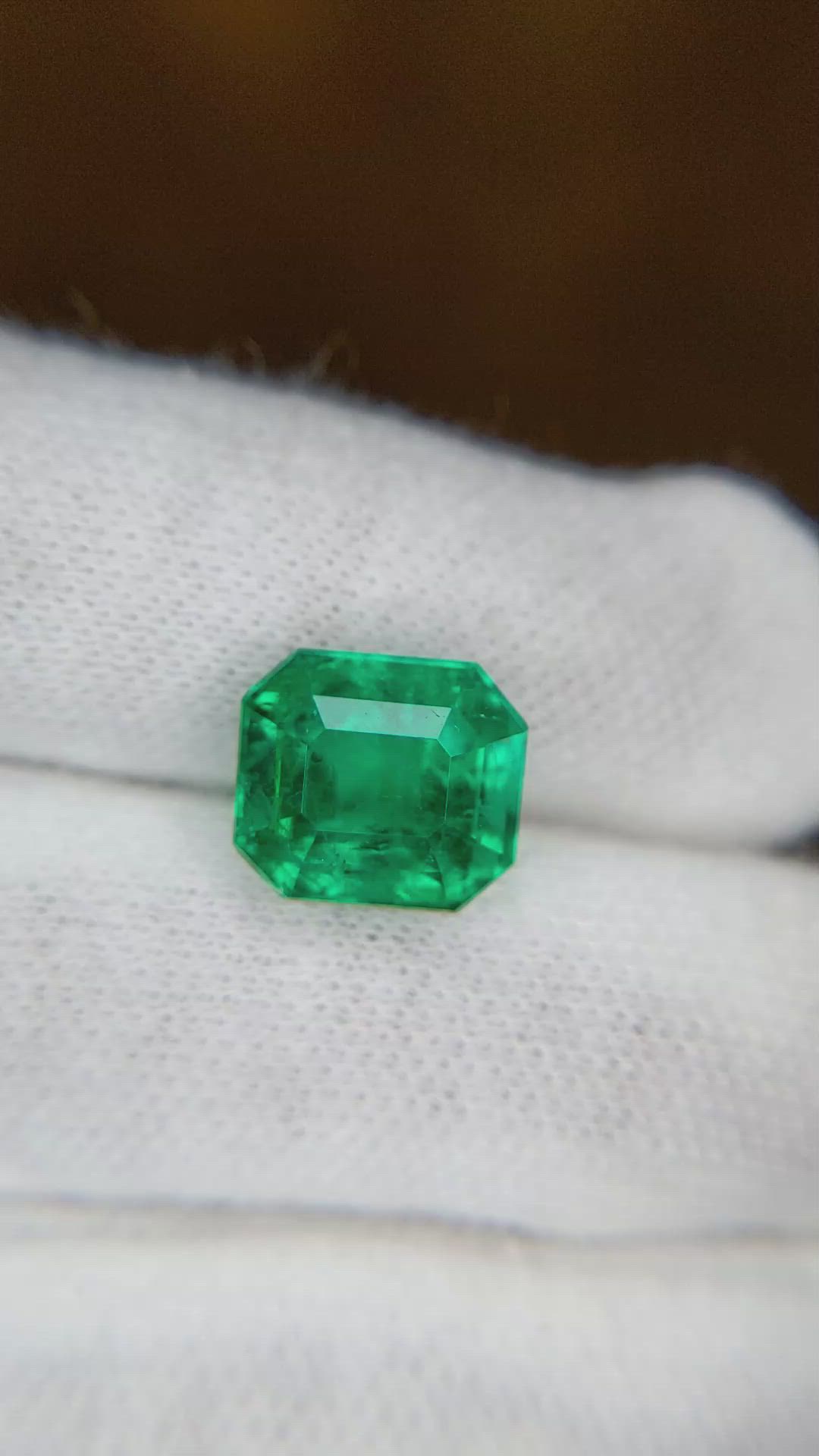 5.01 Ct. Emerald from Colombia Size Video