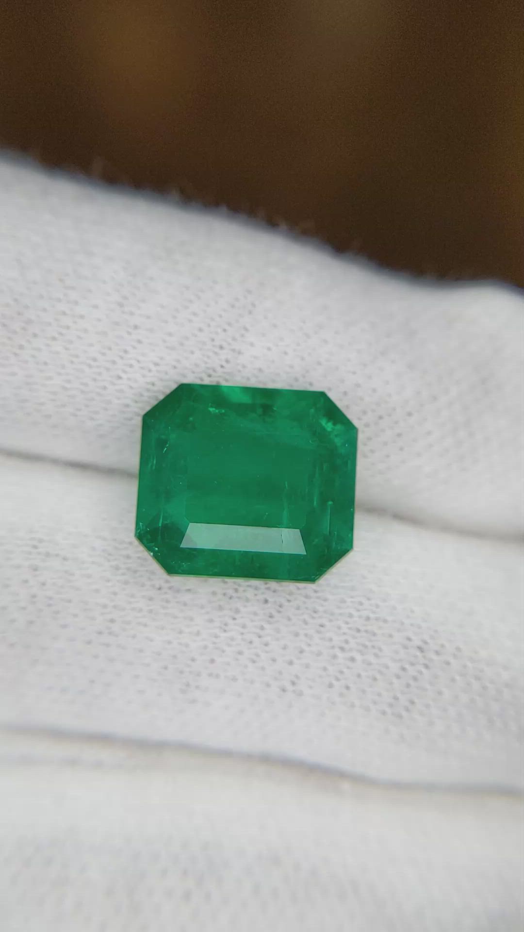 5.55 Ct. Emerald from Colombia Size Video