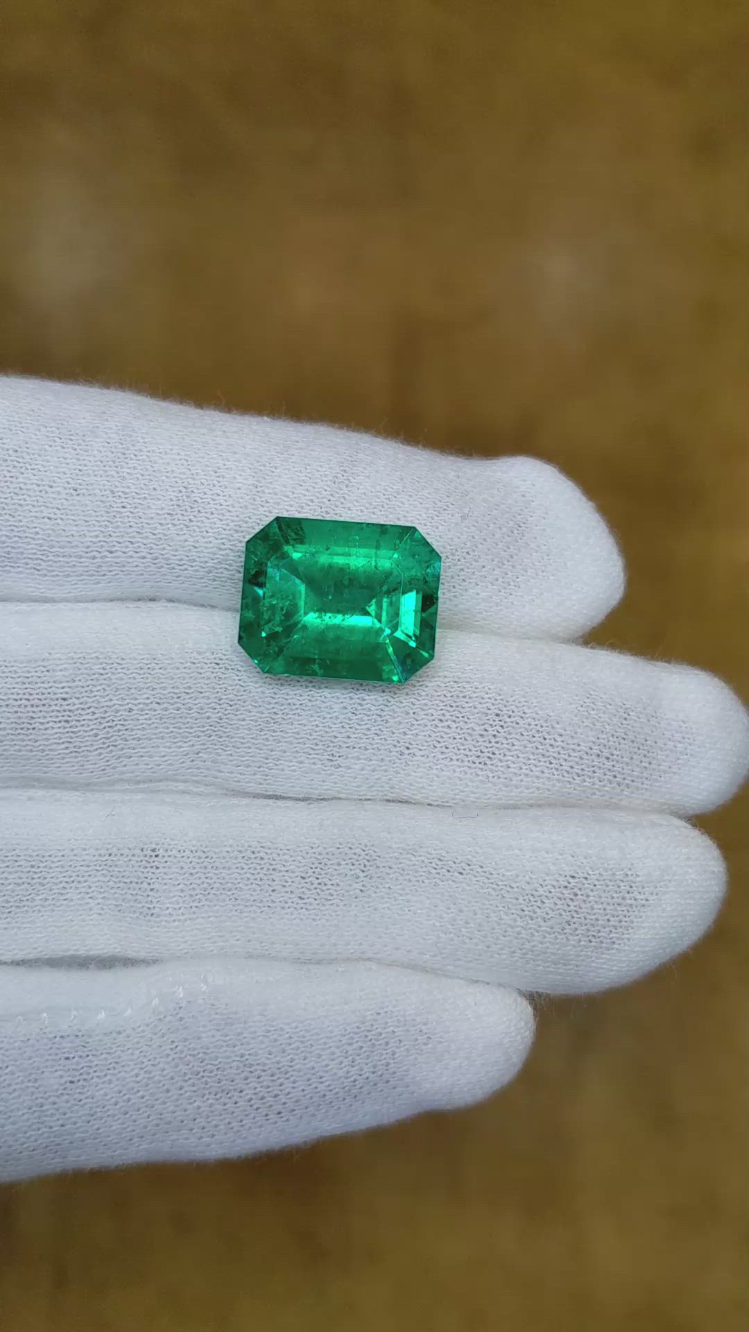 9.54 Ct. Emerald from Colombia Size Video