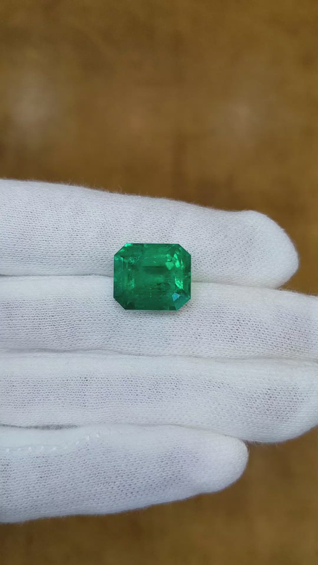 11.37 Ct. Emerald from Colombia Size Video