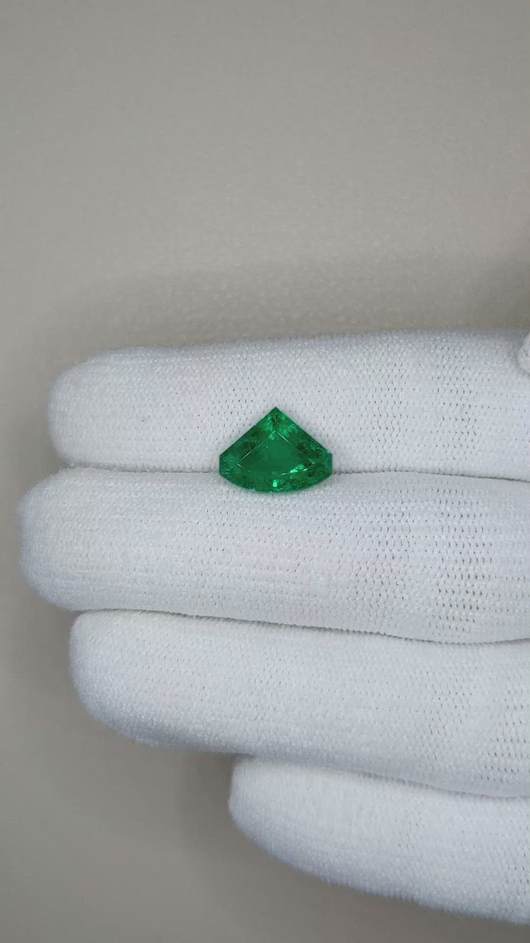 2.50 Ct. Emerald from Colombia Size Video
