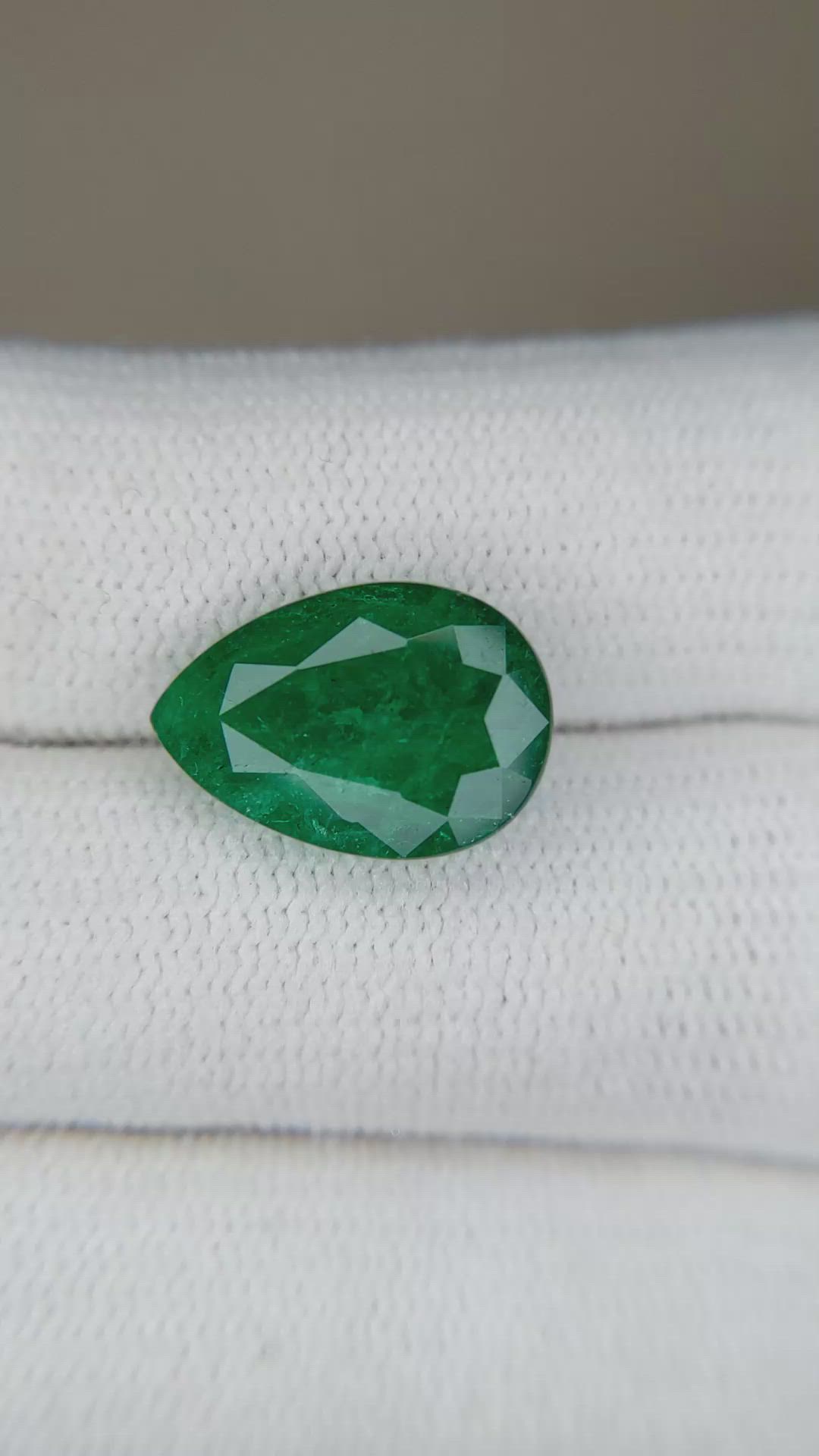 4.30 Ct. Emerald from Colombia Size Video