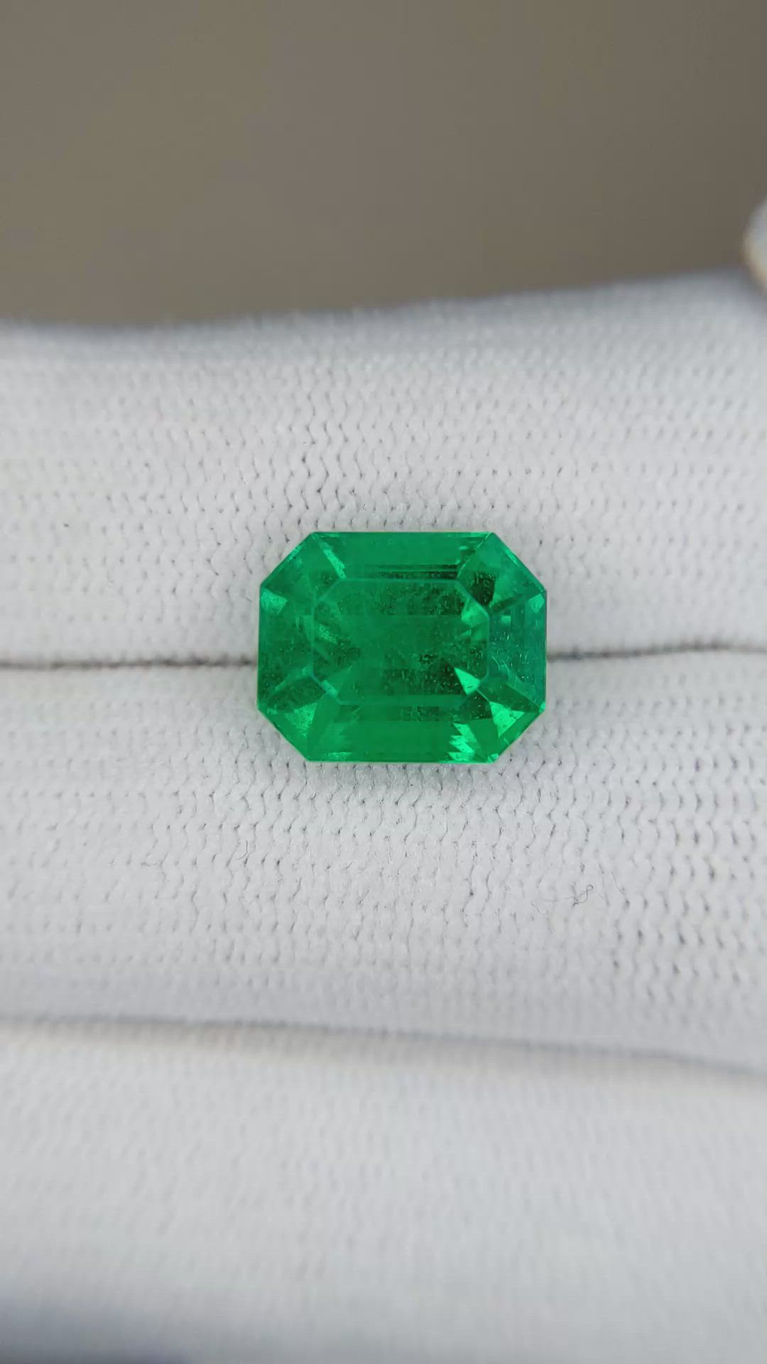 4.67 Ct. Emerald from Ethiopia Size Video