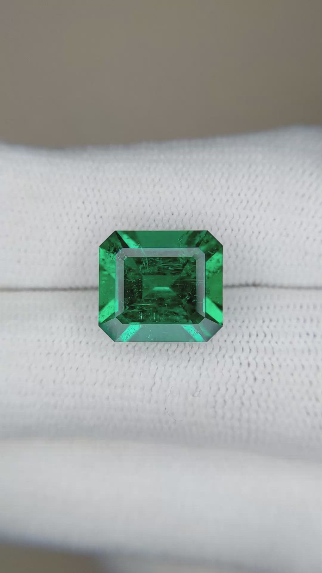 5.09 Ct. Emerald from Colombia Size Video