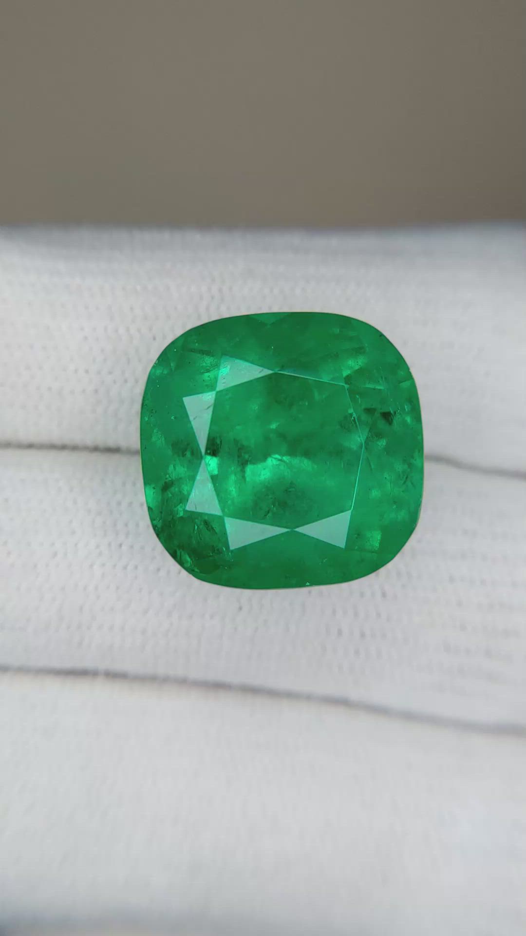 15.83 Ct. Emerald from Colombia Size Video