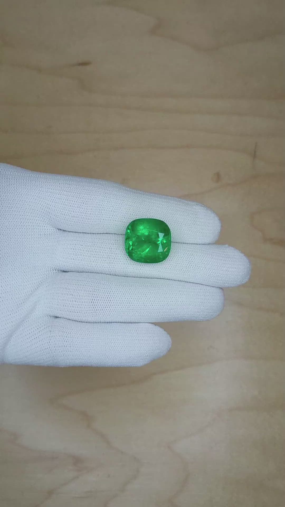 15.10 Ct. Emerald from Colombia Size Video