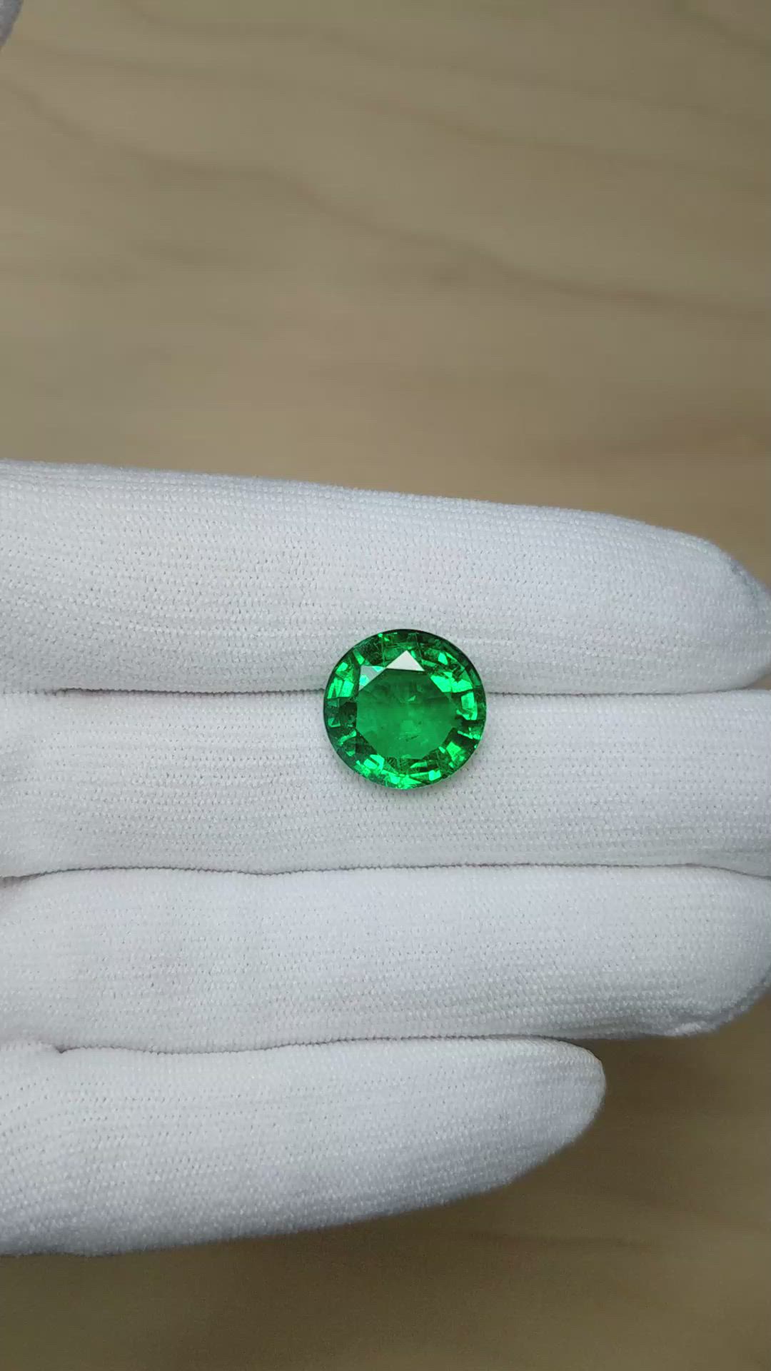 10.64 Ct. Emerald from Zambia Size Video