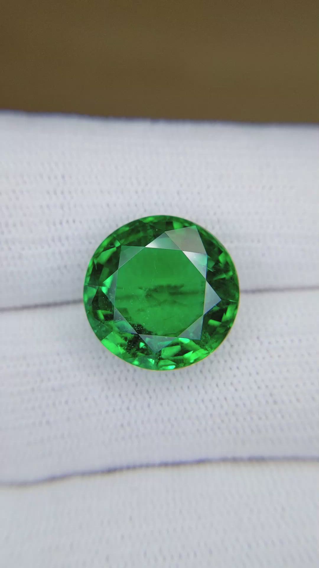 10.64 Ct. Emerald from Zambia Size Video