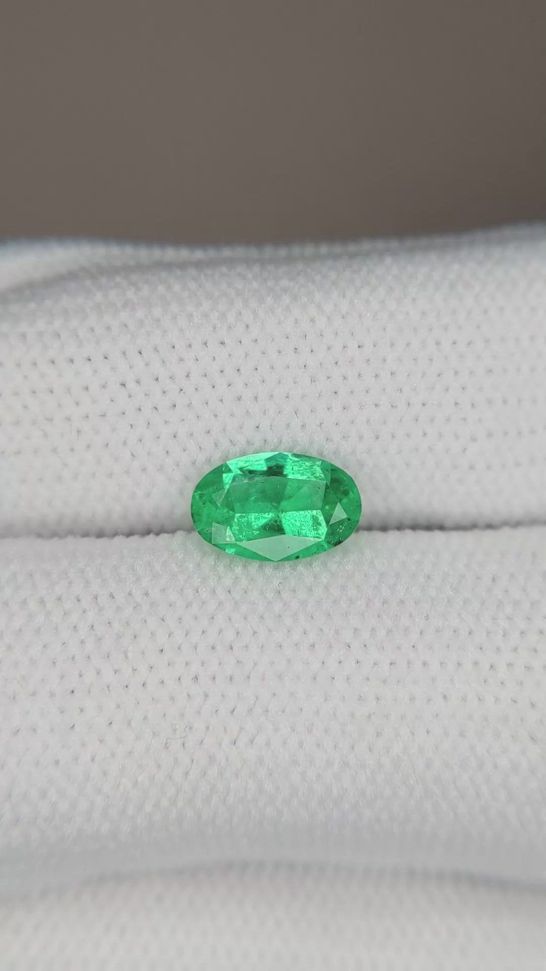 0.89 Ct. Emerald from Russia Size Video