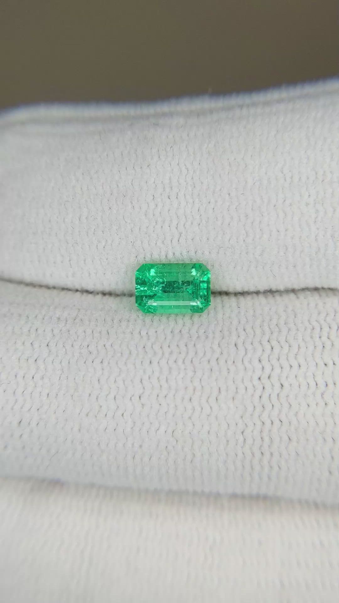 0.70 Ct. Emerald from Russia Size Video