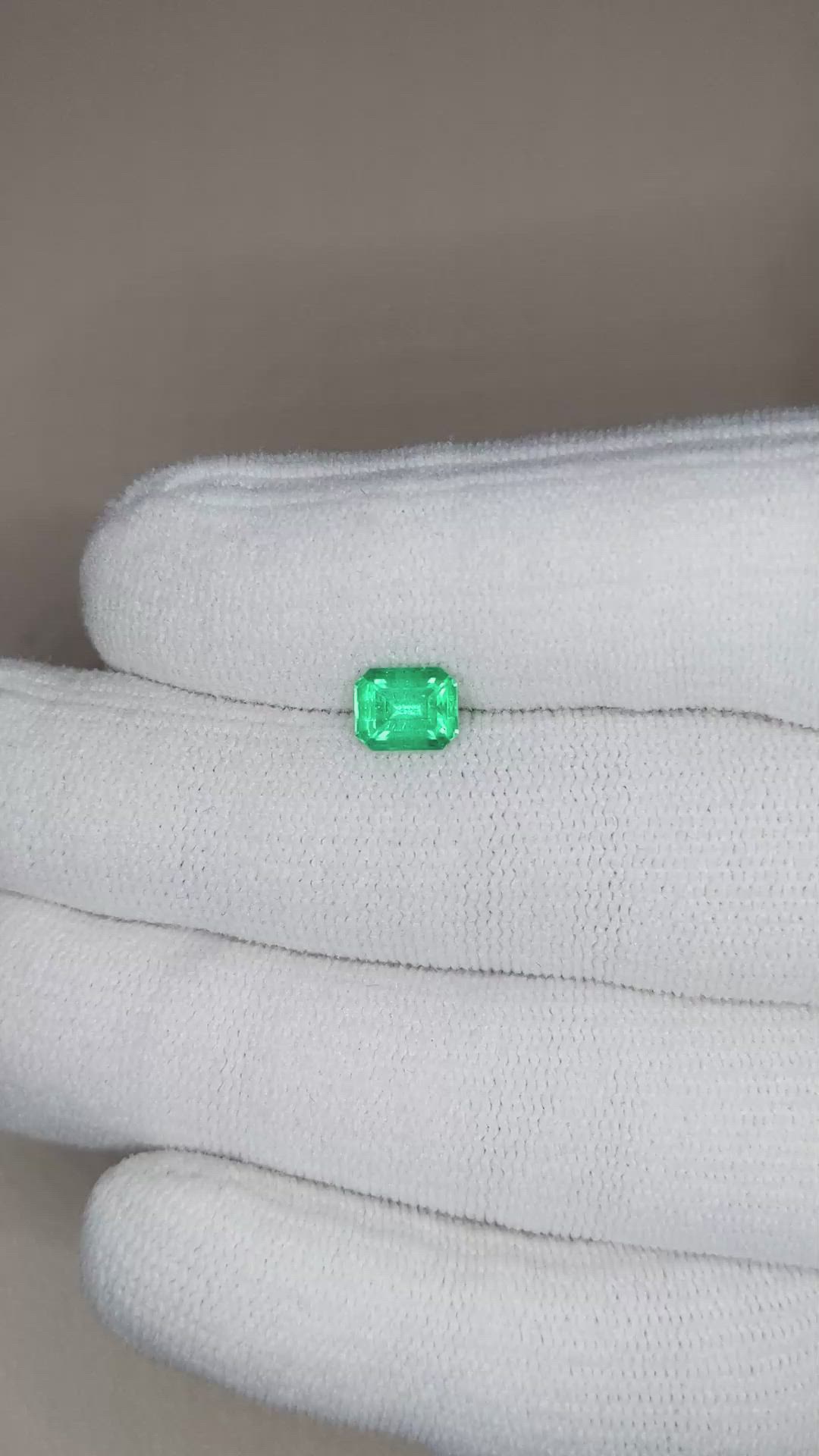 0.96 Ct. Emerald from Russia Size Video