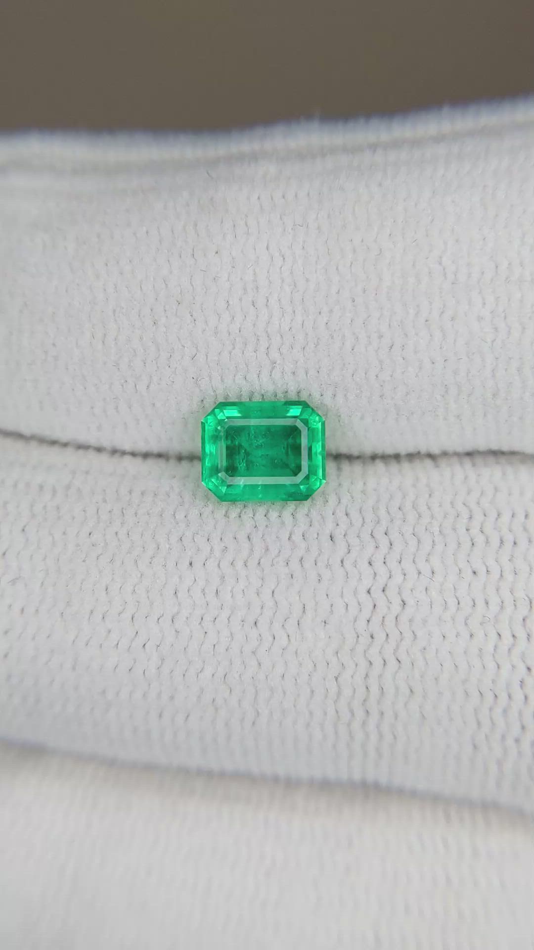 0.96 Ct. Emerald from Russia Size Video