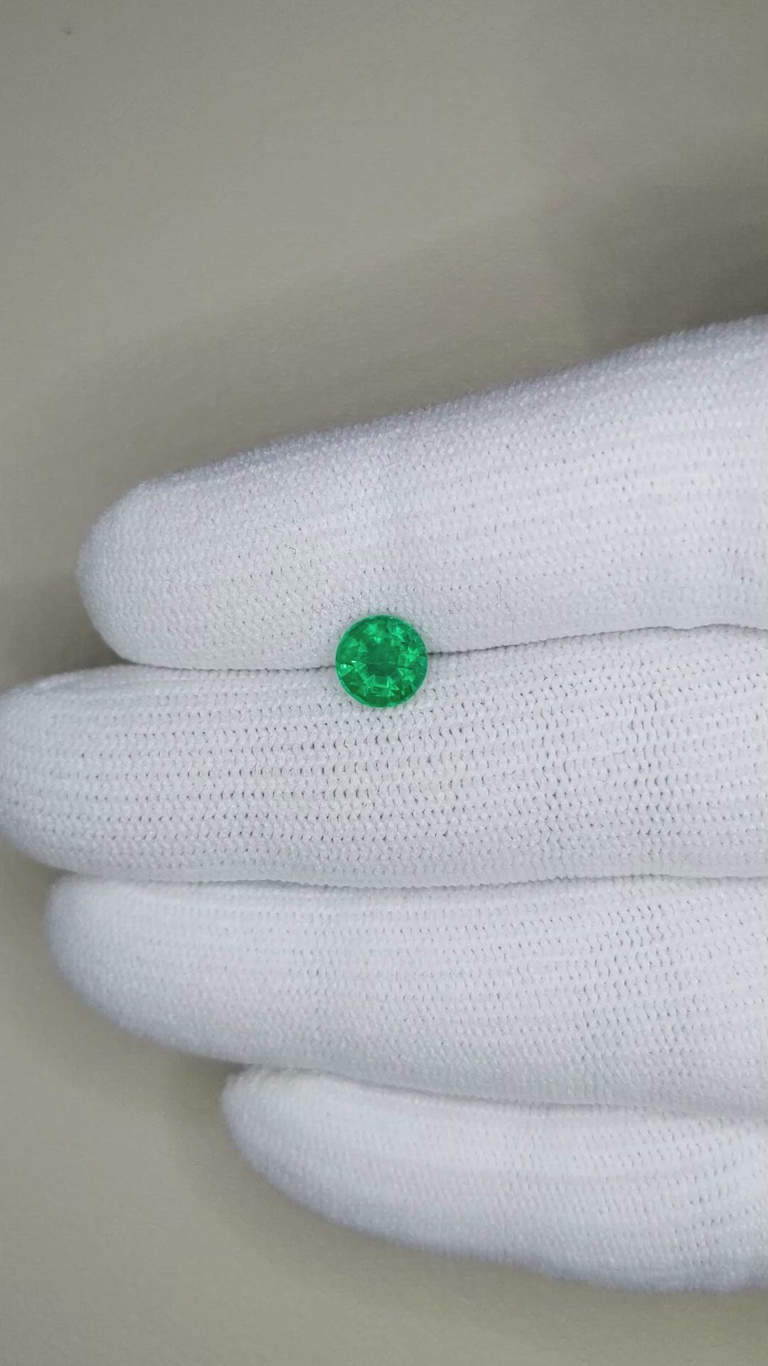 0.97 Ct. Emerald from Zambia Size Video