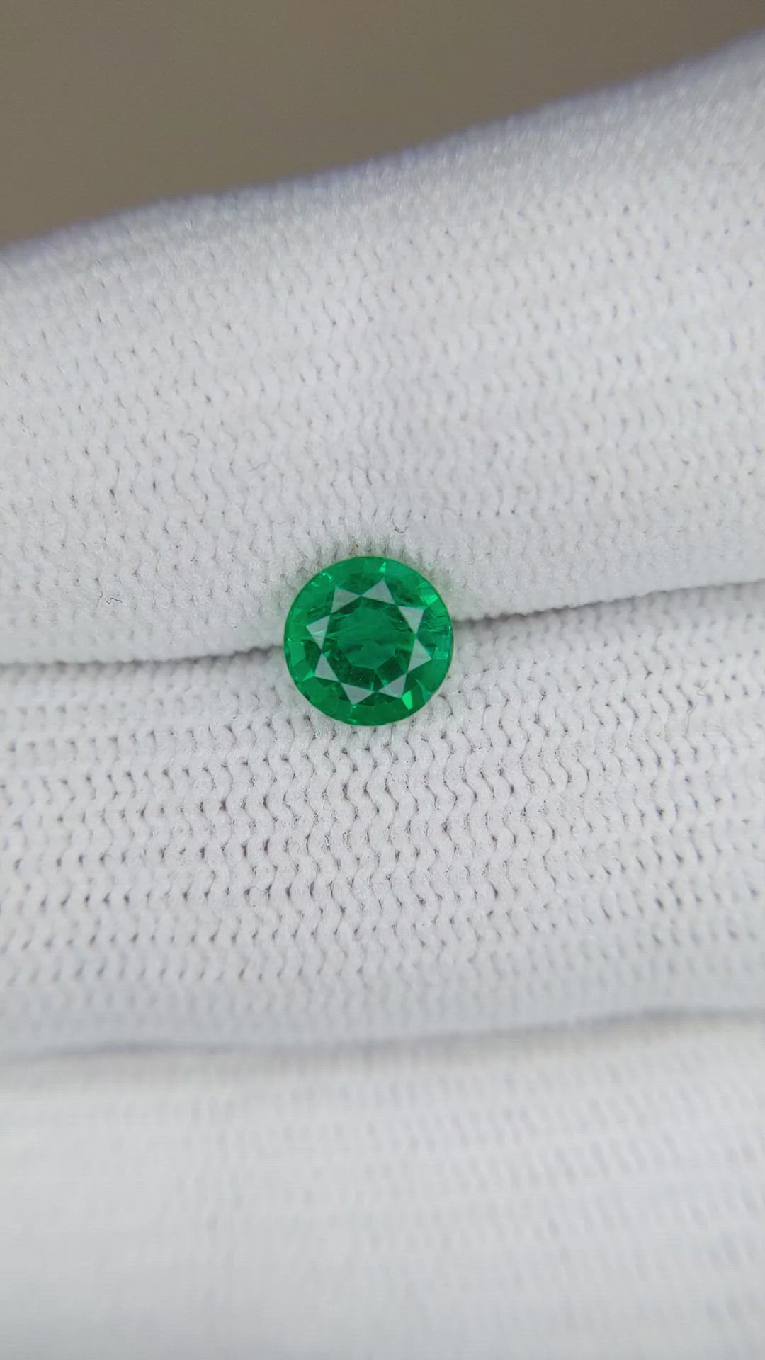 0.97 Ct. Emerald from Zambia Size Video