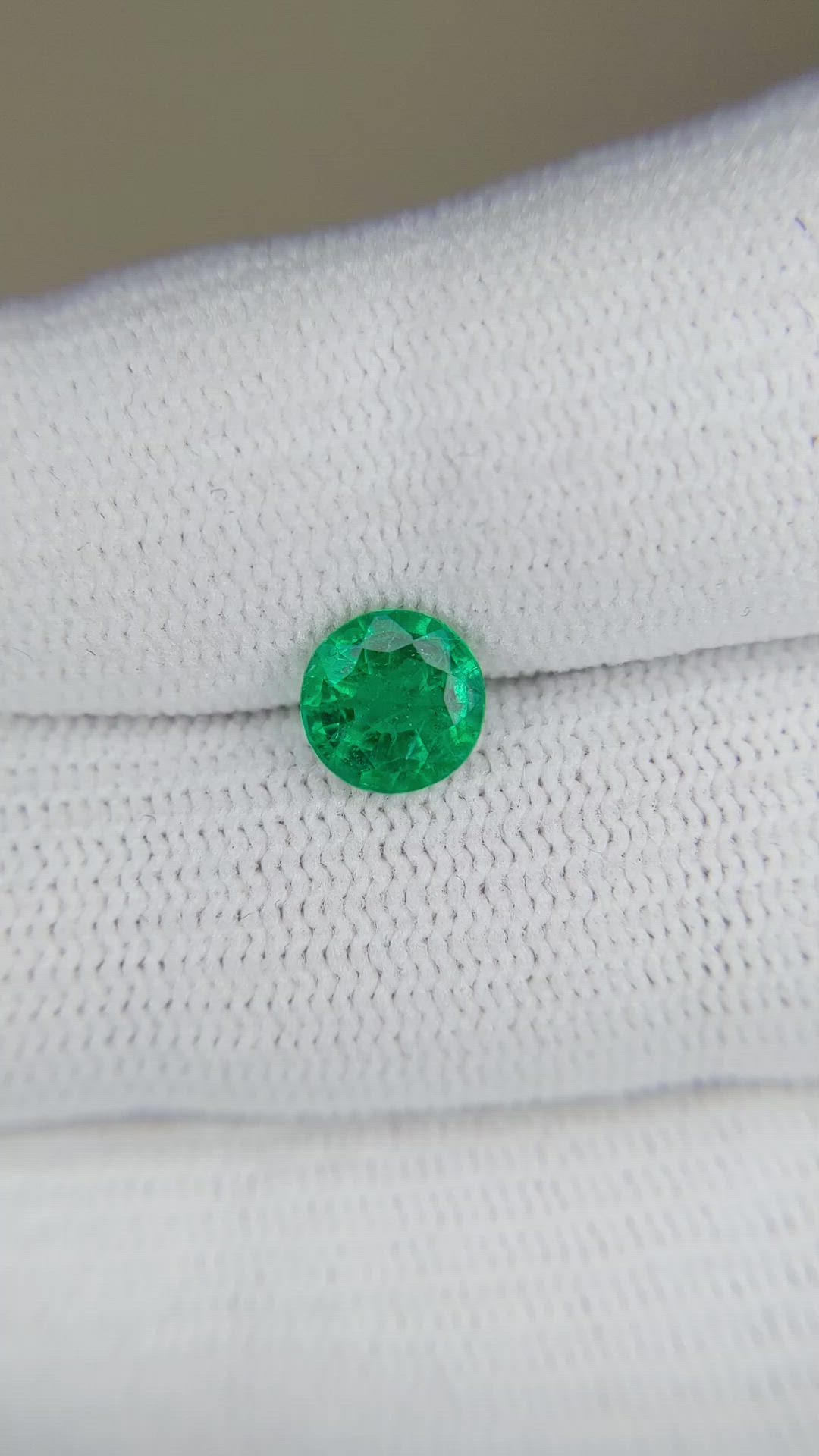 0.91 Ct. Emerald from Zambia Size Video
