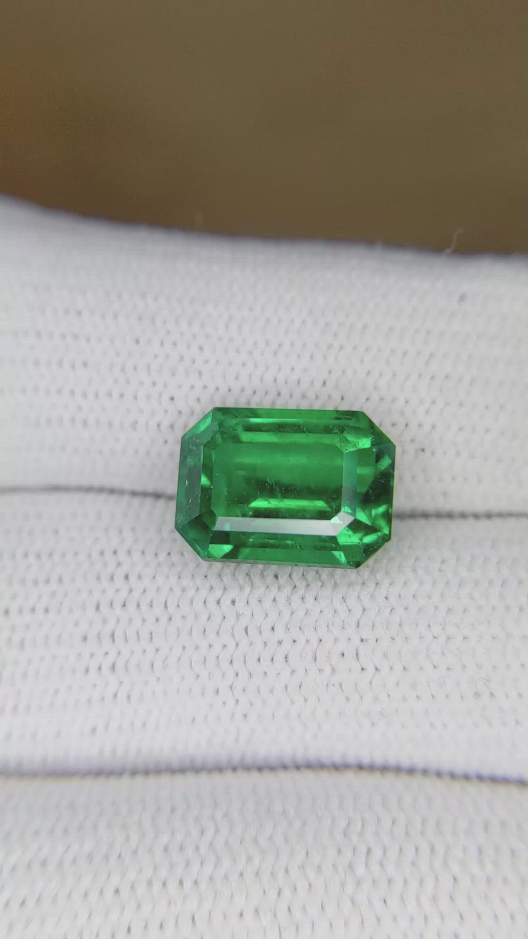 4.21 Ct. Emerald from Colombia Size Video