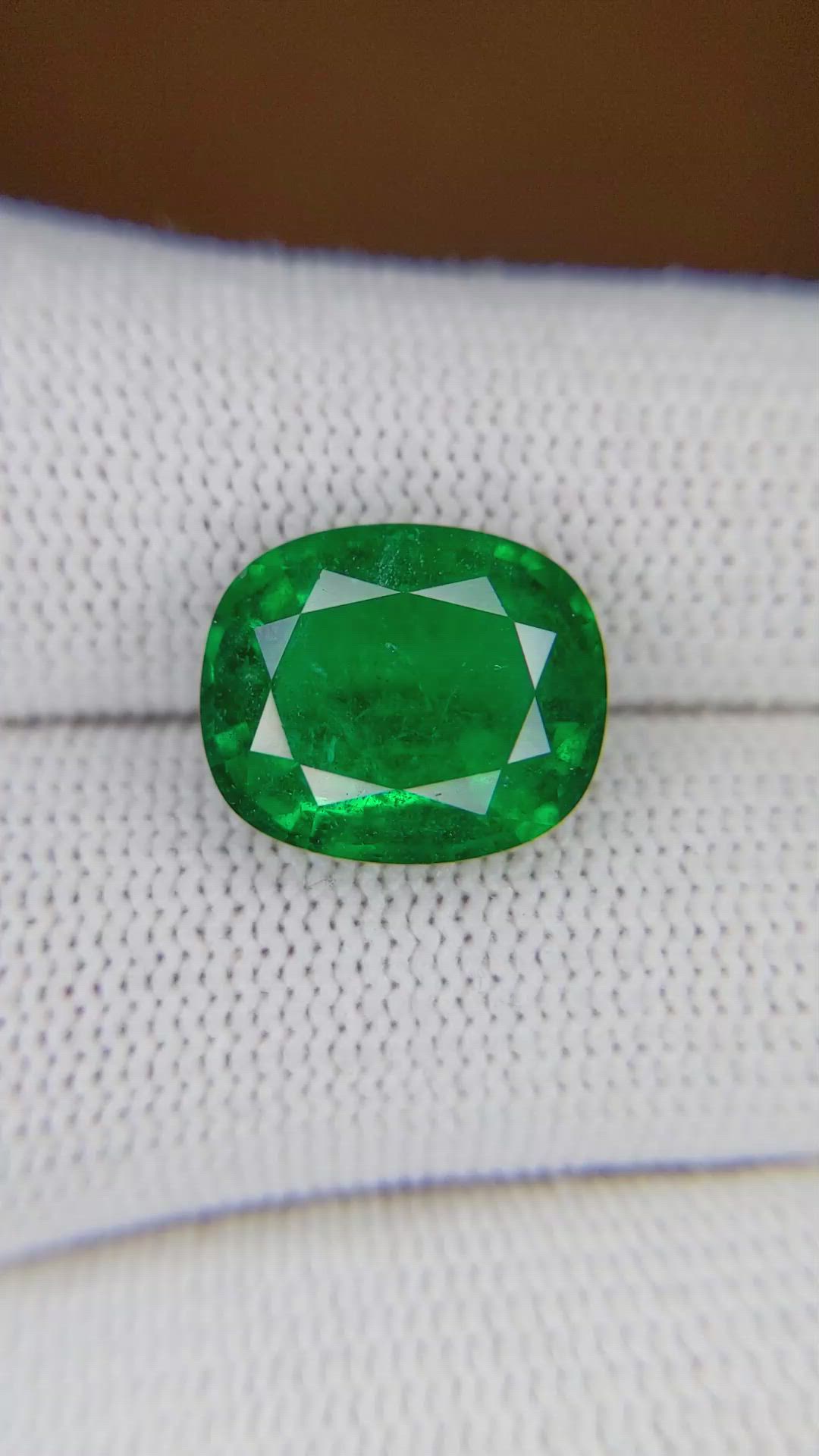 5.87 Ct. Emerald from Zambia Size Video