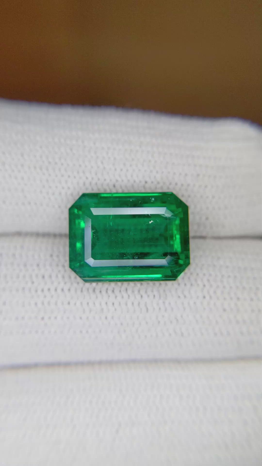 7.73 Ct. Emerald from Zambia Size Video
