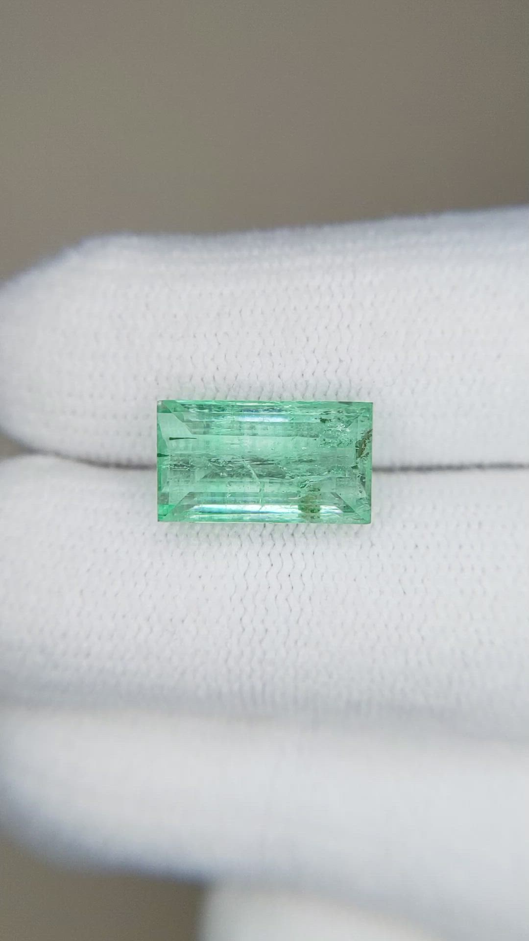 3.94 Ct. Emerald from Colombia Size Video