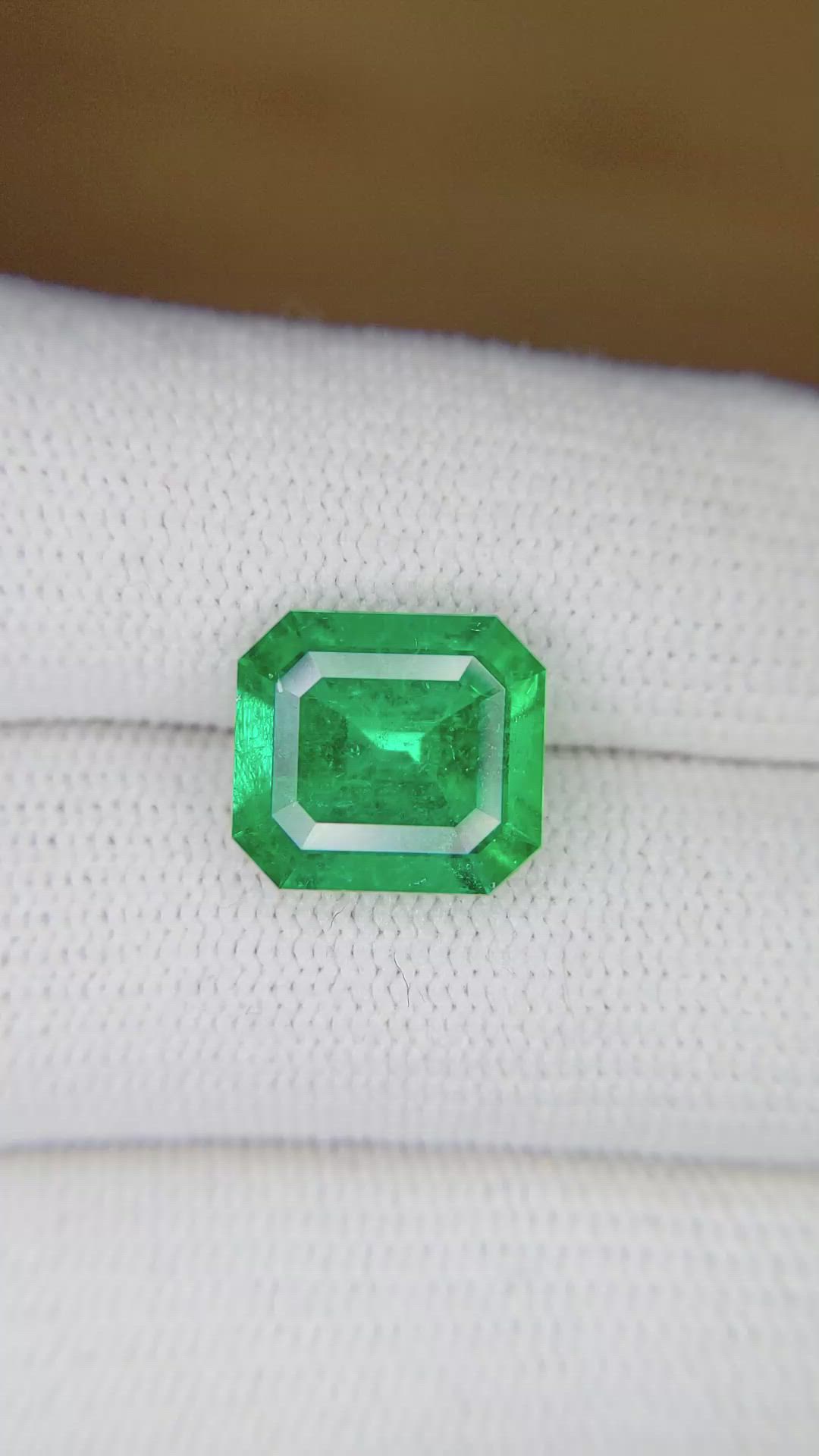 4.20 Ct. Emerald from Colombia Size Video