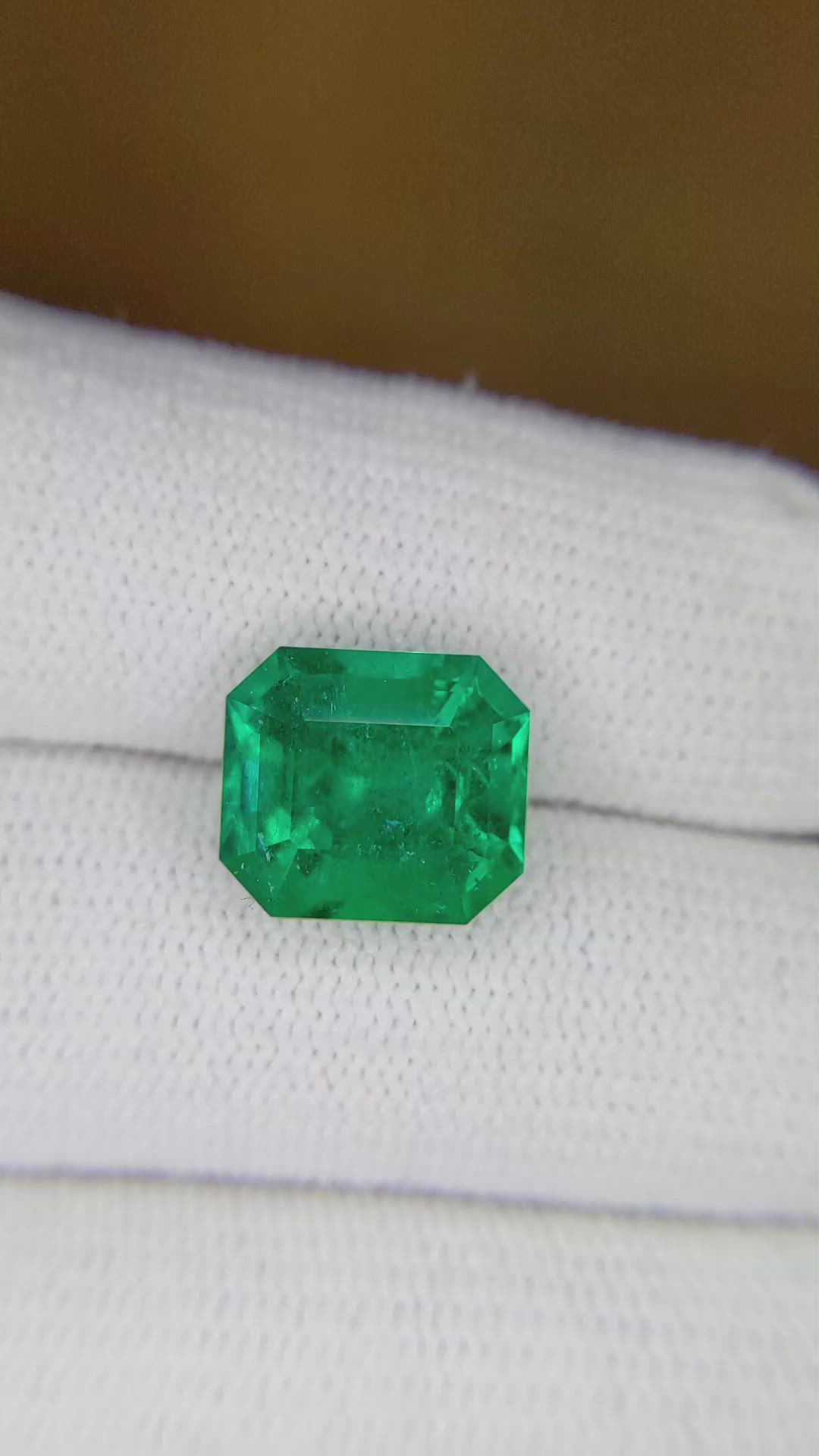 5.26 Ct. Emerald from Colombia Size Video