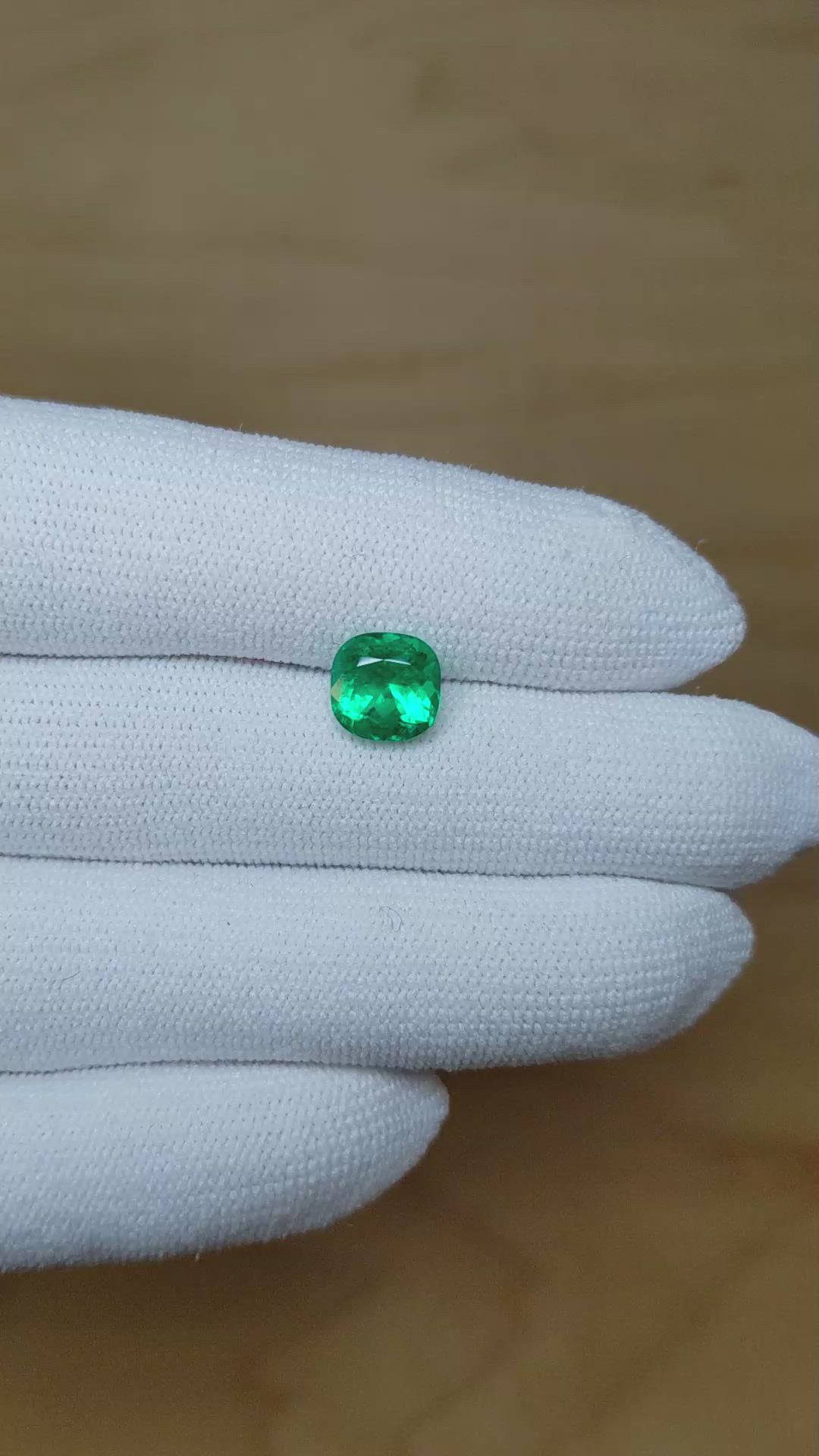 1.93 Ct. Emerald from Colombia - Muzo Size Video