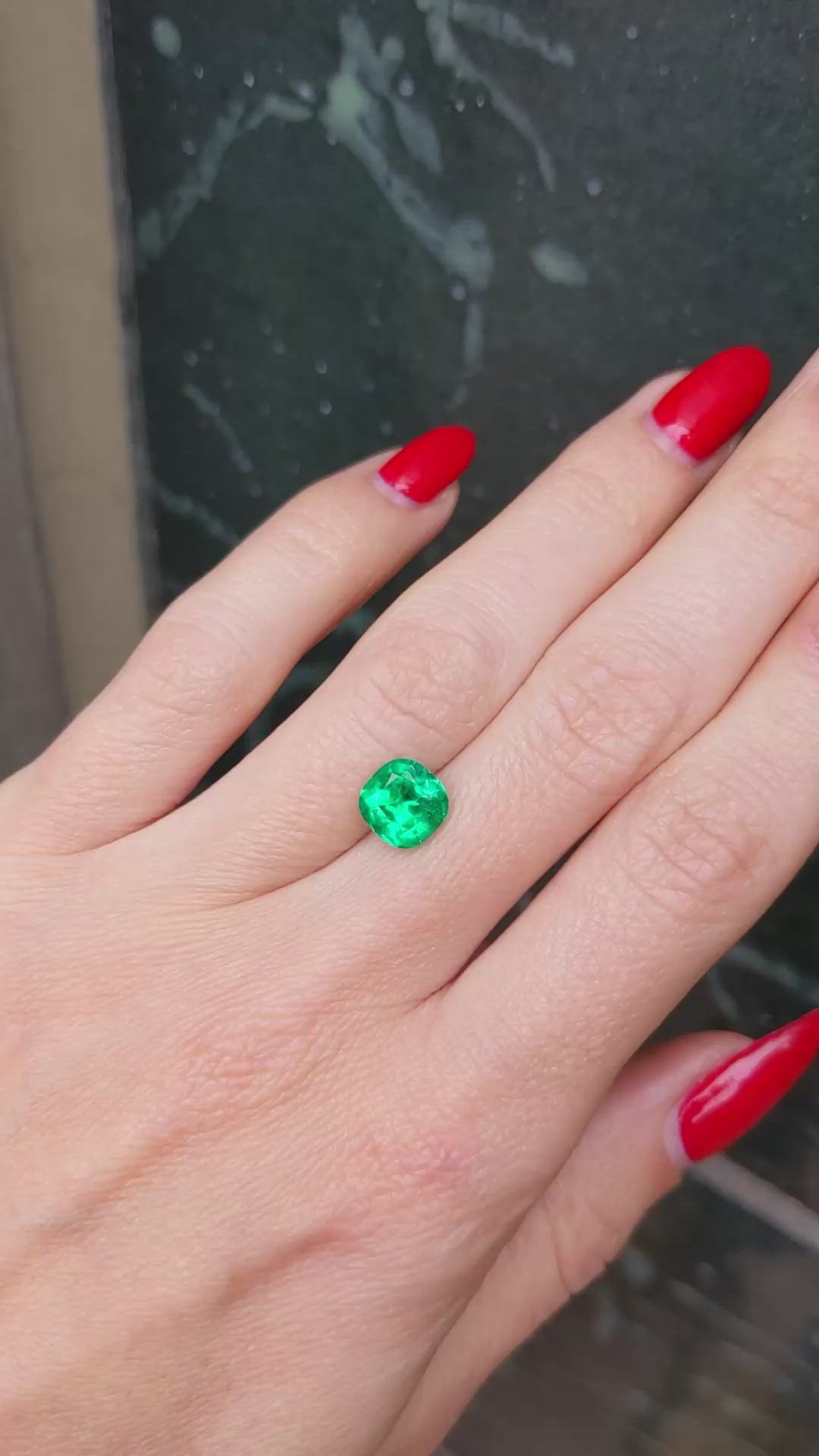 1.93 Ct. Emerald from Colombia - Muzo Size Video