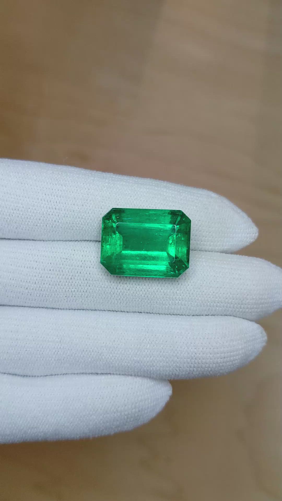 20.52 Ct. Emerald from Colombia Size Video