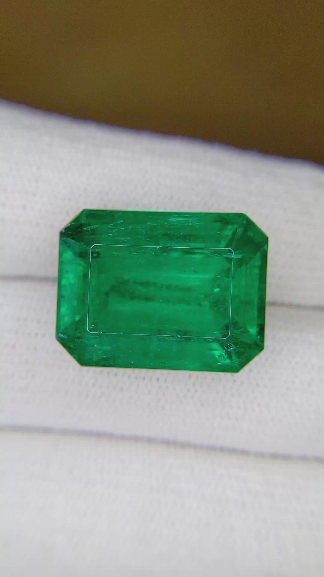 20.52 Ct. Emerald from Colombia Size Video