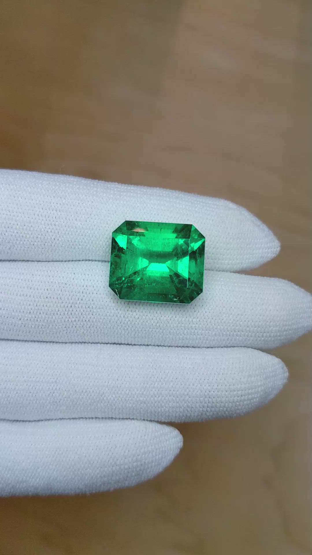 18.05 Ct. Emerald from Colombia Size Video