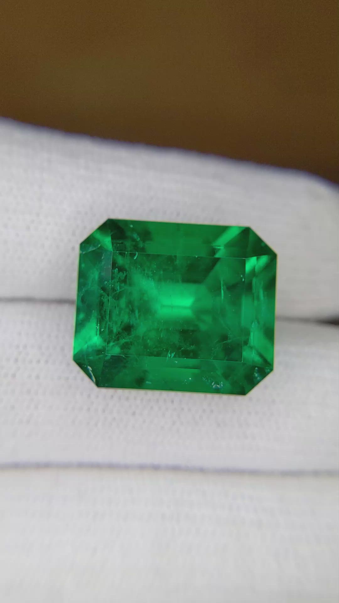 18.05 Ct. Emerald from Colombia Size Video