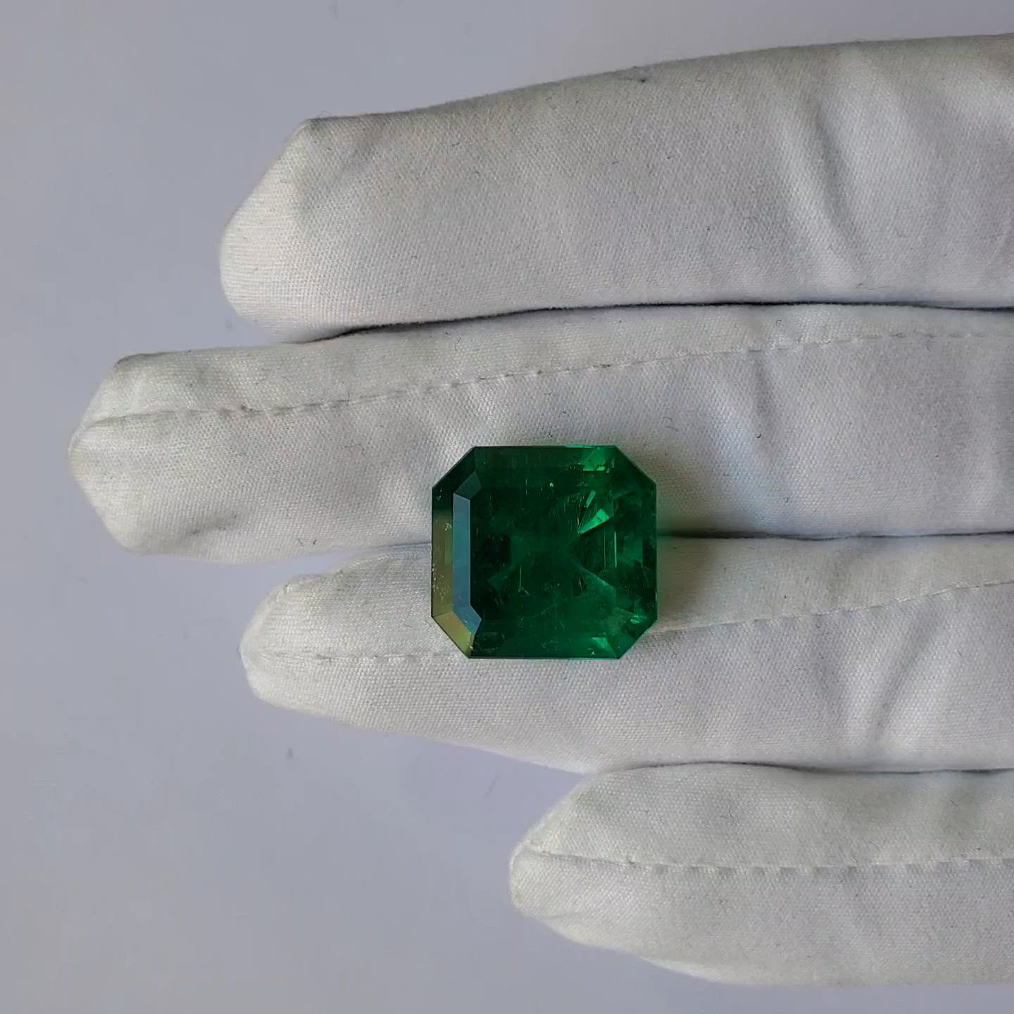 16.70 Ct. Emerald from Colombia Size Video
