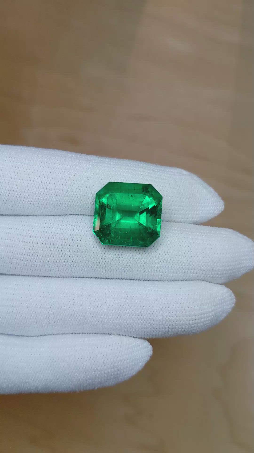 16.70 Ct. Emerald from Colombia Size Video