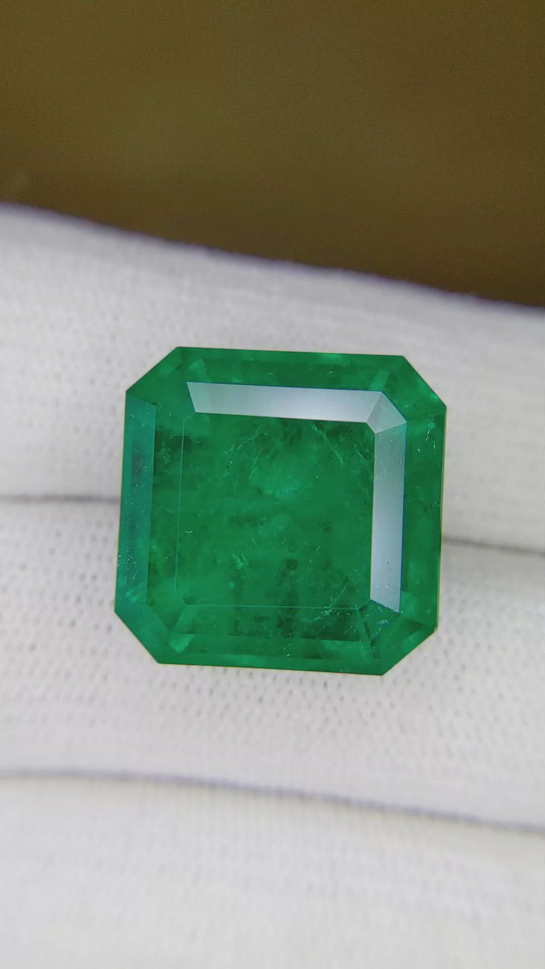 22.60 Ct. Emerald from Colombia Size Video