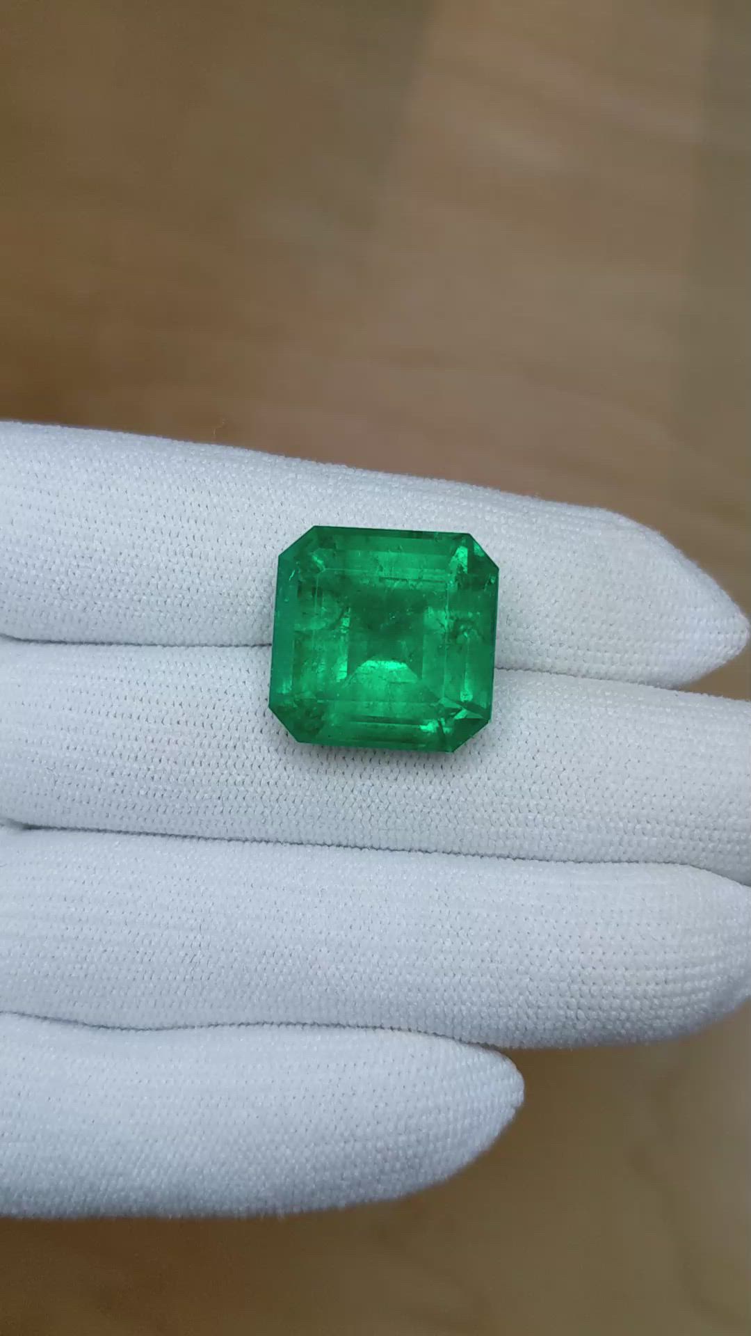 22.60 Ct. Emerald from Colombia Size Video