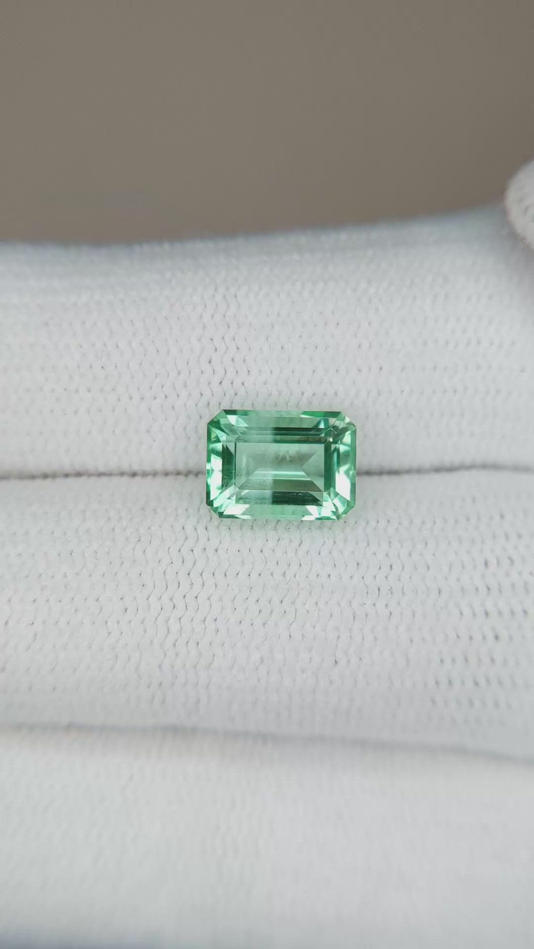 1.73 Ct. Emerald from Russia Size Video