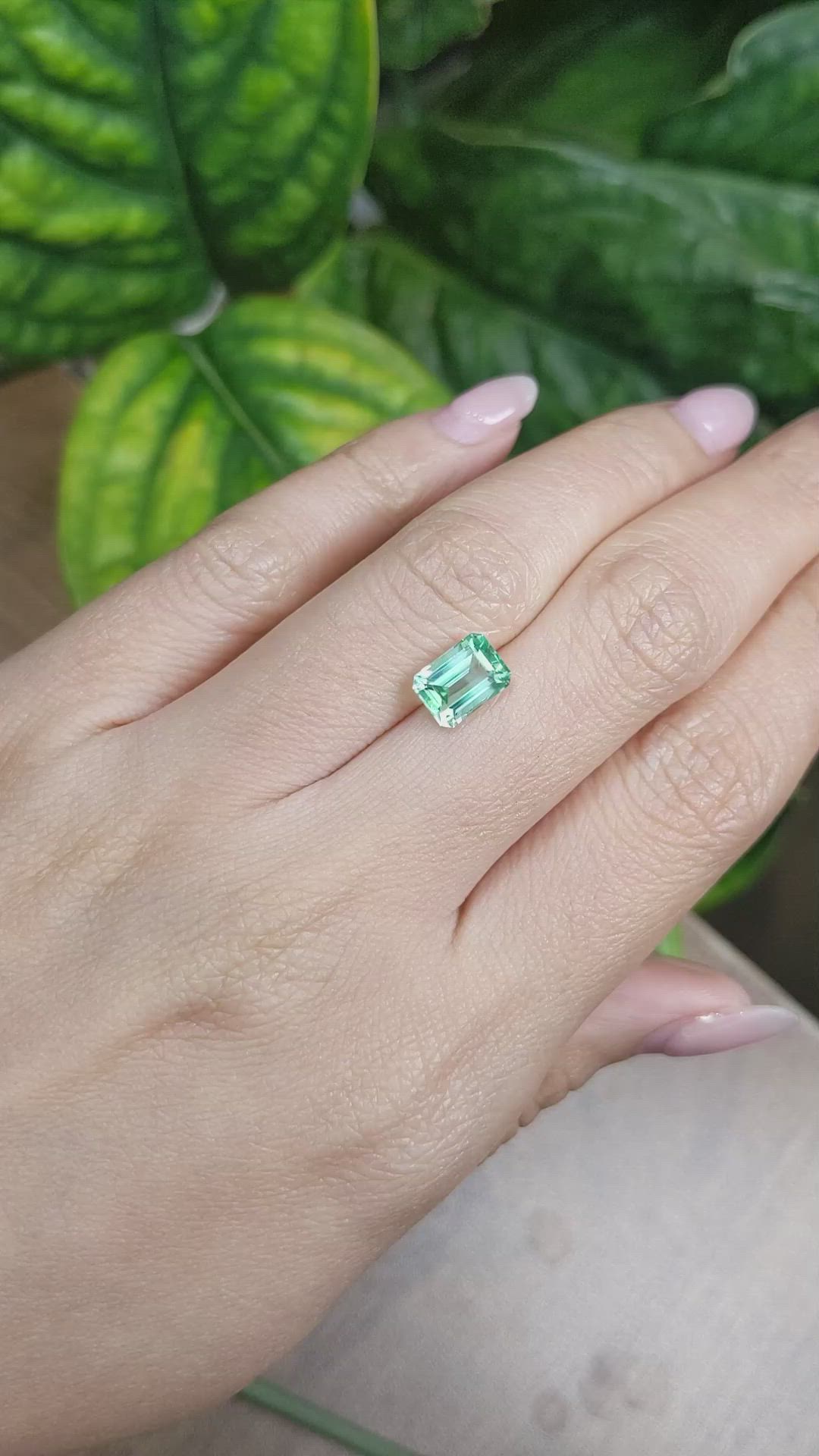 1.73 Ct. Emerald from Russia Size Video