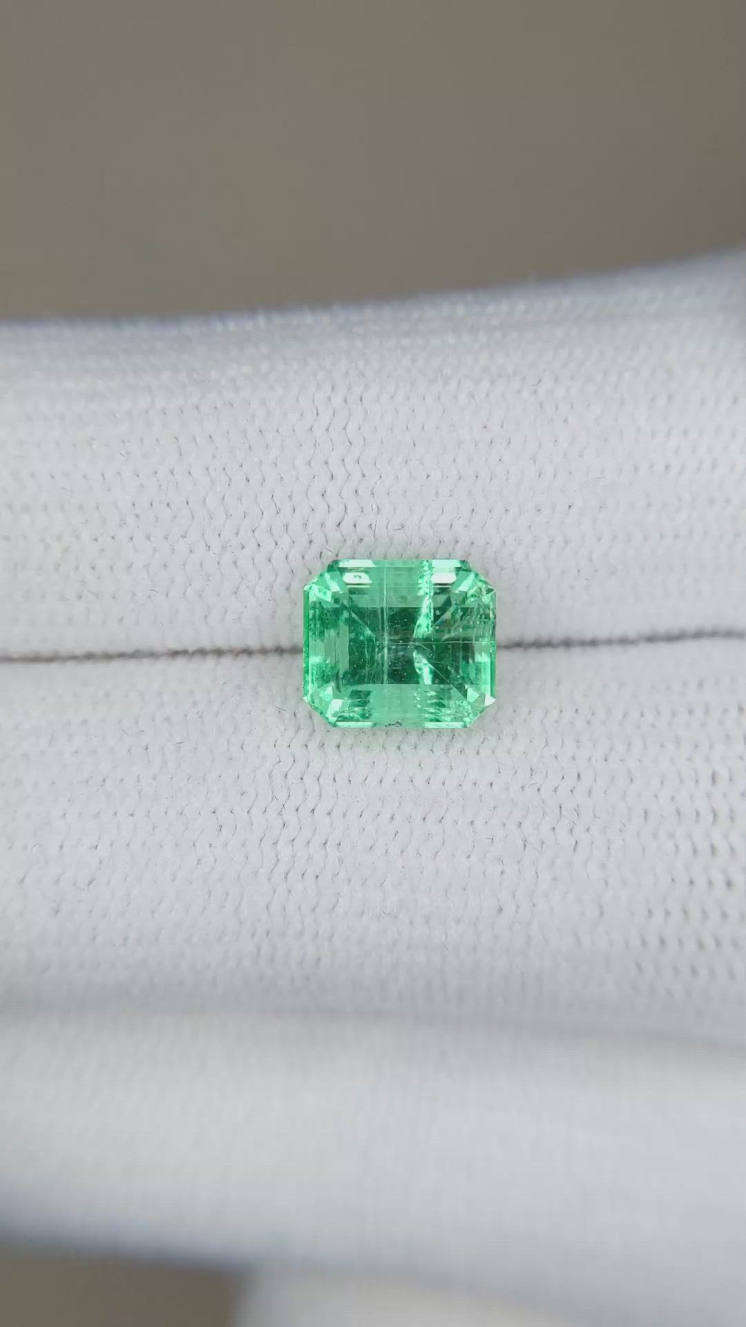 1.71 Ct. Emerald from Russia Size Video